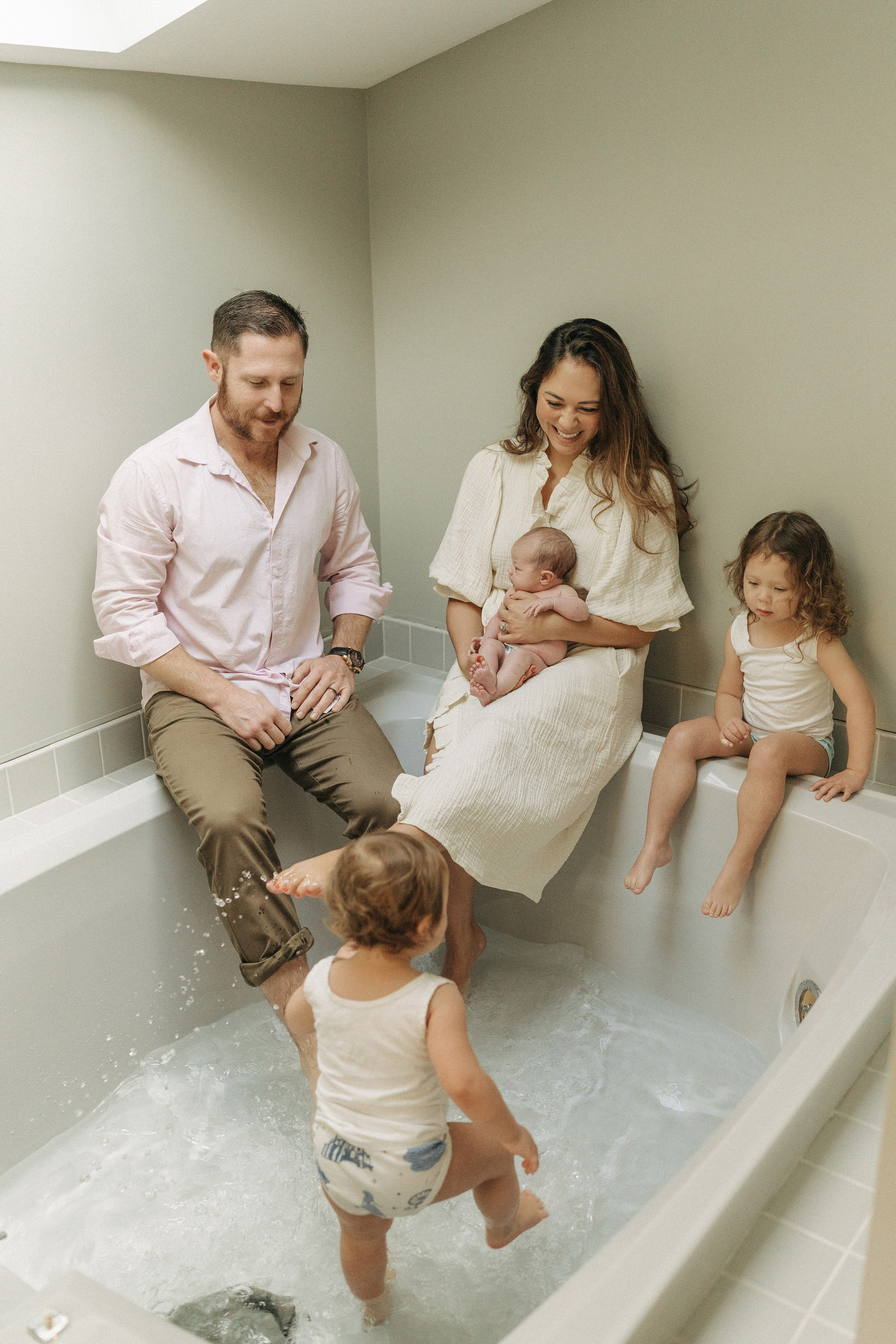 Newborn Photography with Parents – Gentle & Loving Moments. Alisa Tant — Family and newborn photographer Bucks County, Montgomery county, Philadelphia, NJ