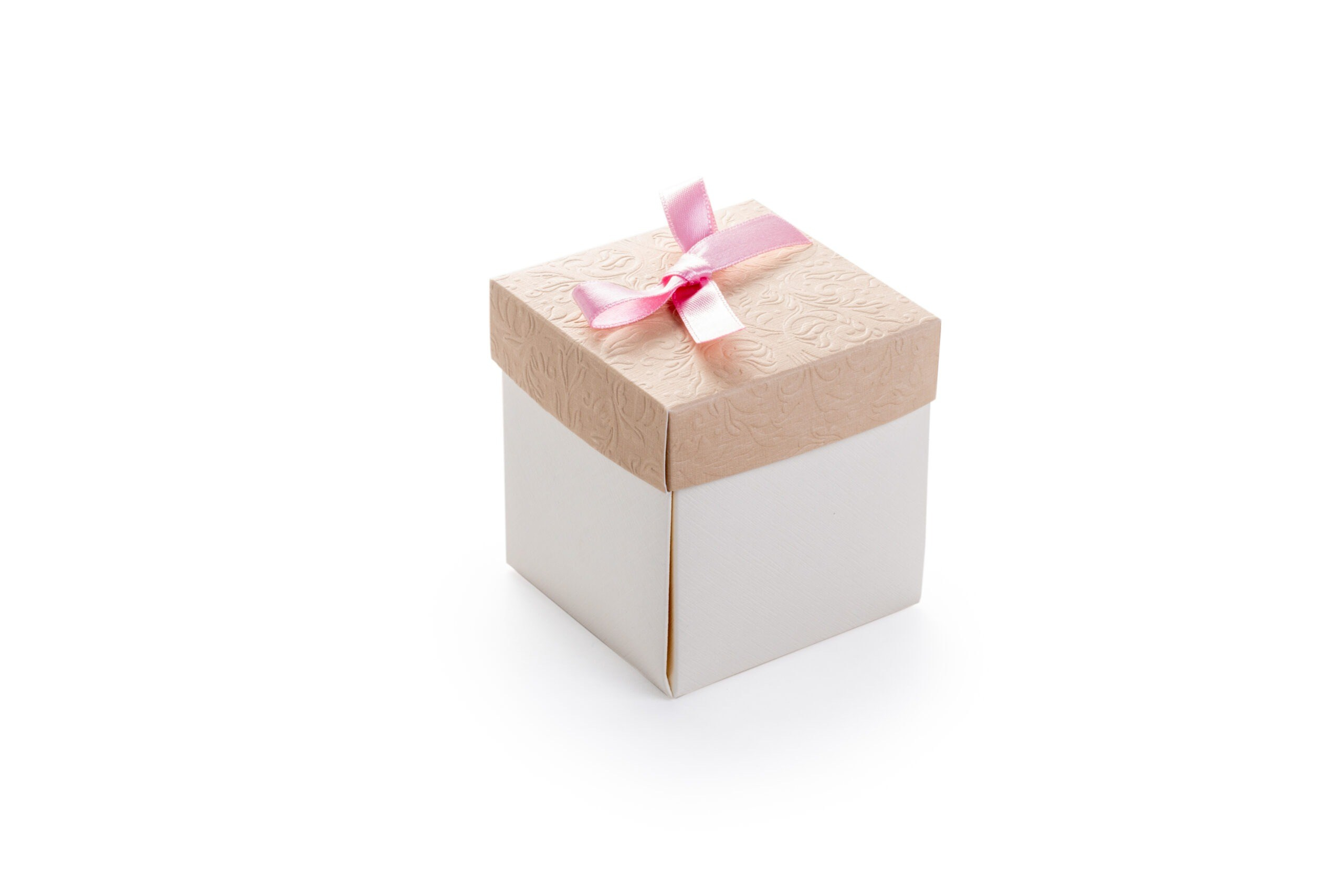 Invitatii de botez, cu fundita roz. Invitatia este sub forma de cutiuta, textul vine scris in interior. Aceste modele de invitatii de botez sunt pentru fetite.Descoperă invitațiile perfecte pentru botezul tău! Alege dintr-o varietate de designuri clasice și moderne pentru a anunța ziua specială. #Botez #InvitațiiBotez #InvitațiiPersonalizate. Uvertura Mall Demisol.invitații botez, invitații botez drăgălașe, invitații botez Baby, invitații pastelate botez, invitații cu tematică botez, invitații botez băiat, invitații botez fată, invitații botez personalizate, invitații botez moderne, modele invitații botez originale.invitații digitale, invitații online nuntă, invitații digitale personalizate, invitații electronice, invitații moderne nuntă, invitații de nuntă PDF, invitații WhatsApp nuntă, invitații de nuntă fără print, invitații nuntă economice, invitații digitale elegante