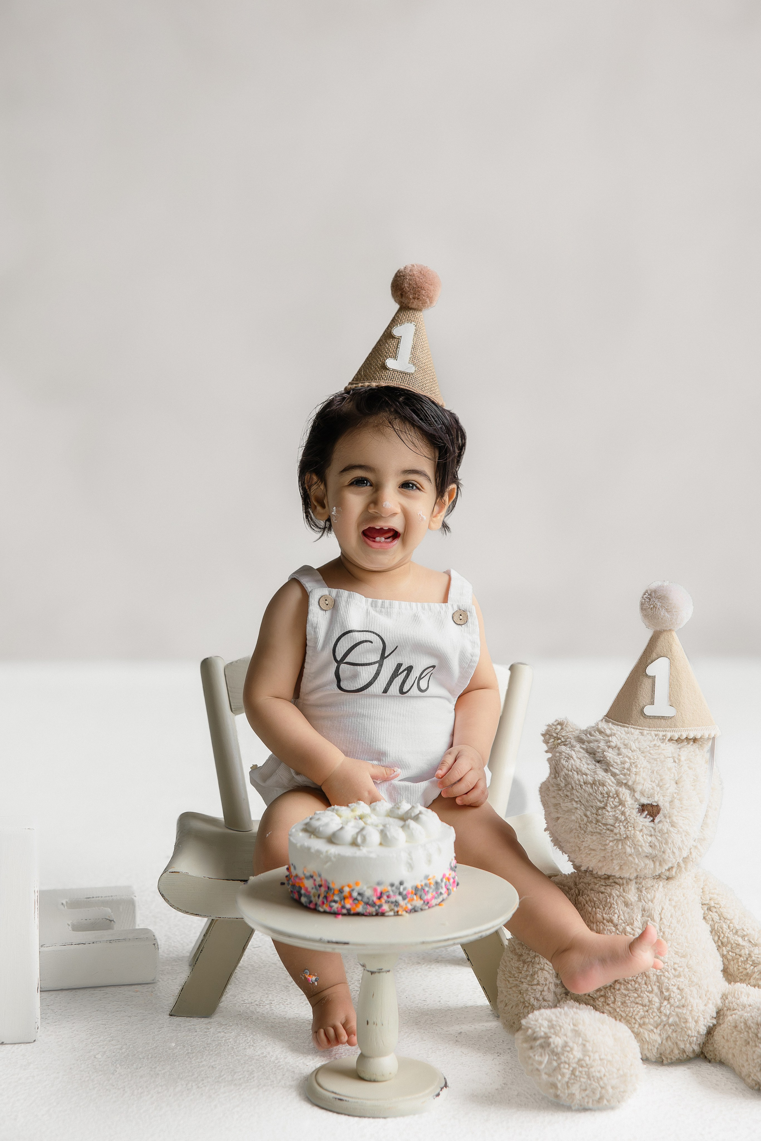 Baby Cake Smash Photographer in Toronto. Iana Banana | Toronto Maternity, Newborn & Family Photographer