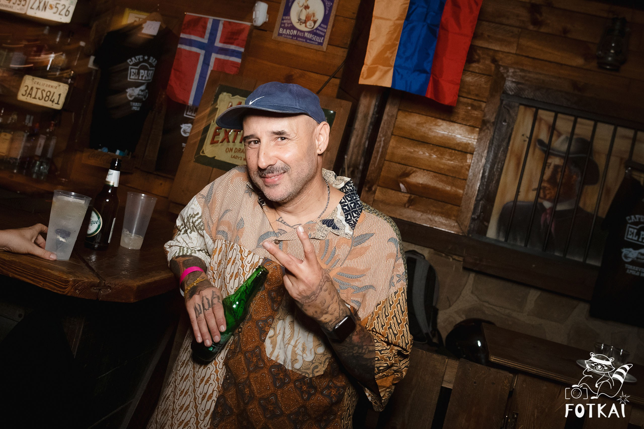 Fiesta Víspera de Festivo en El Paso Rock Bar – Hip Hop Old School | Reportaje fotográfico 08.10.2025 | FOTKAI