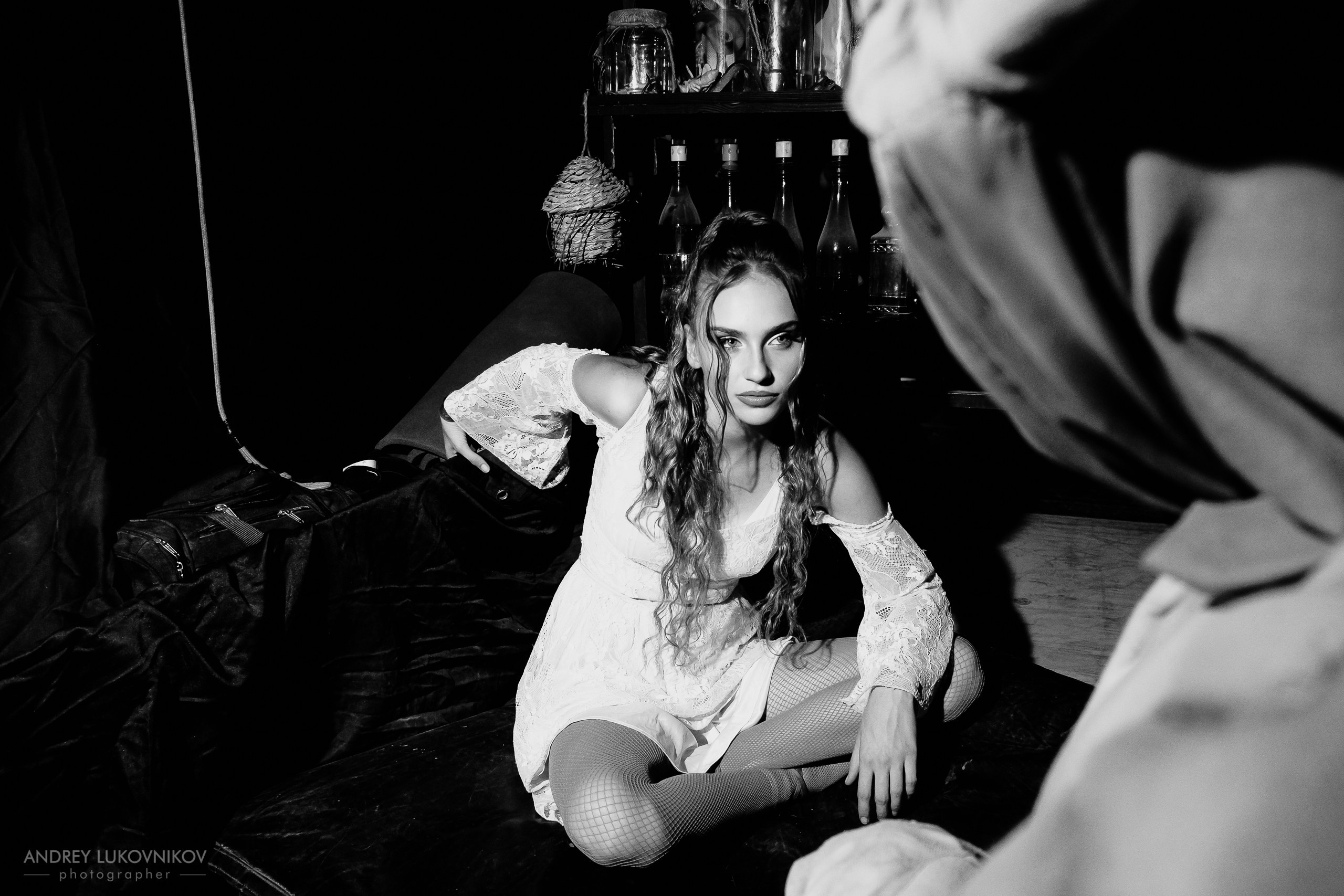 Sesión de fotos entre bastidores en El Circo Encantado: la vida de los artistas tras bambalinas