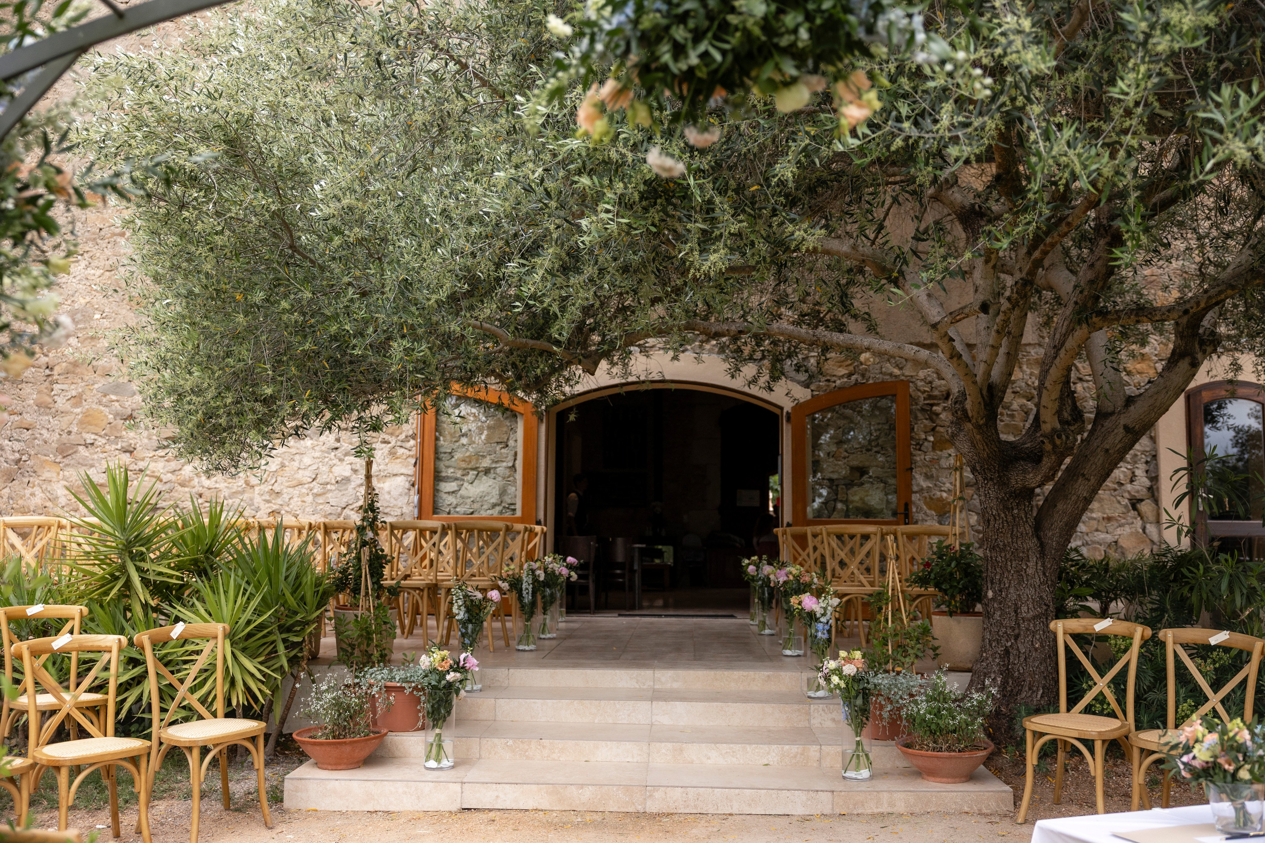 Vineyard Château Wedding in Occitanie — Puits Es Pratx. Eugénie Smirnova — Wedding & Elopement Photographer in Southwest France