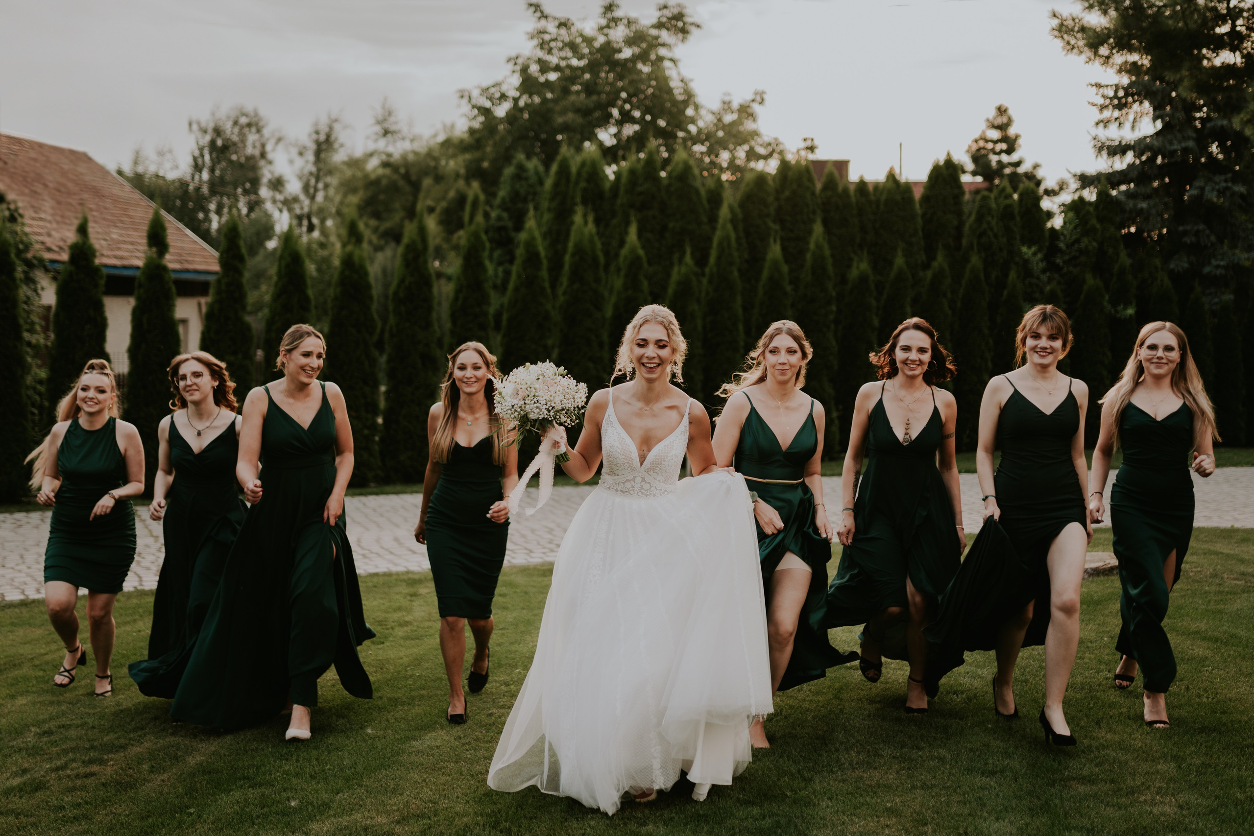 Dwór Wierzbno: plenerowy ślub pod wierzbą. Karkowskafoto - fotografia miłości