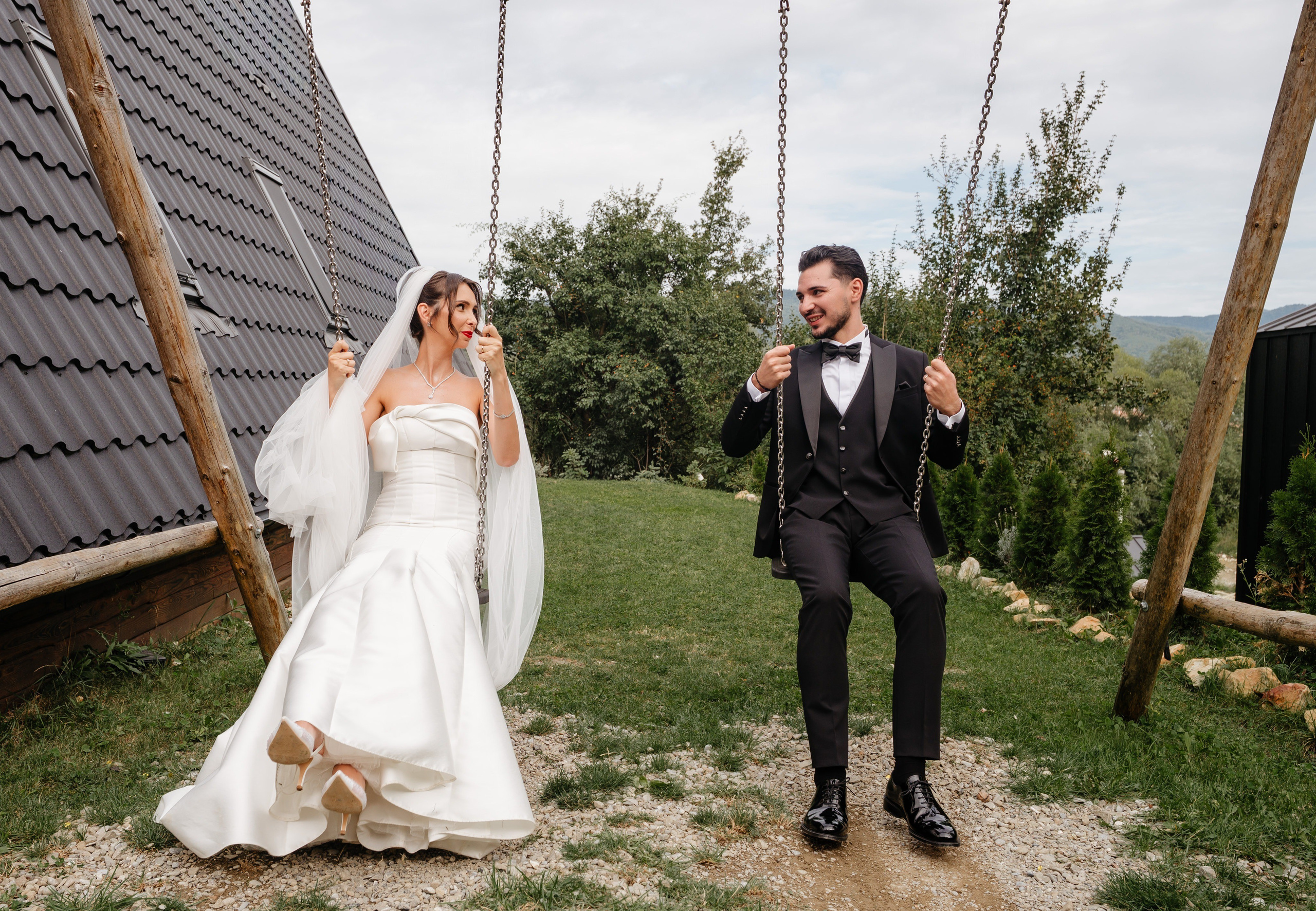 Povestea de nuntă a lui Anca și Dragoș în Bacău | Fotografie de Eveniment. Raw Studio. Fotograful tau de nunta!