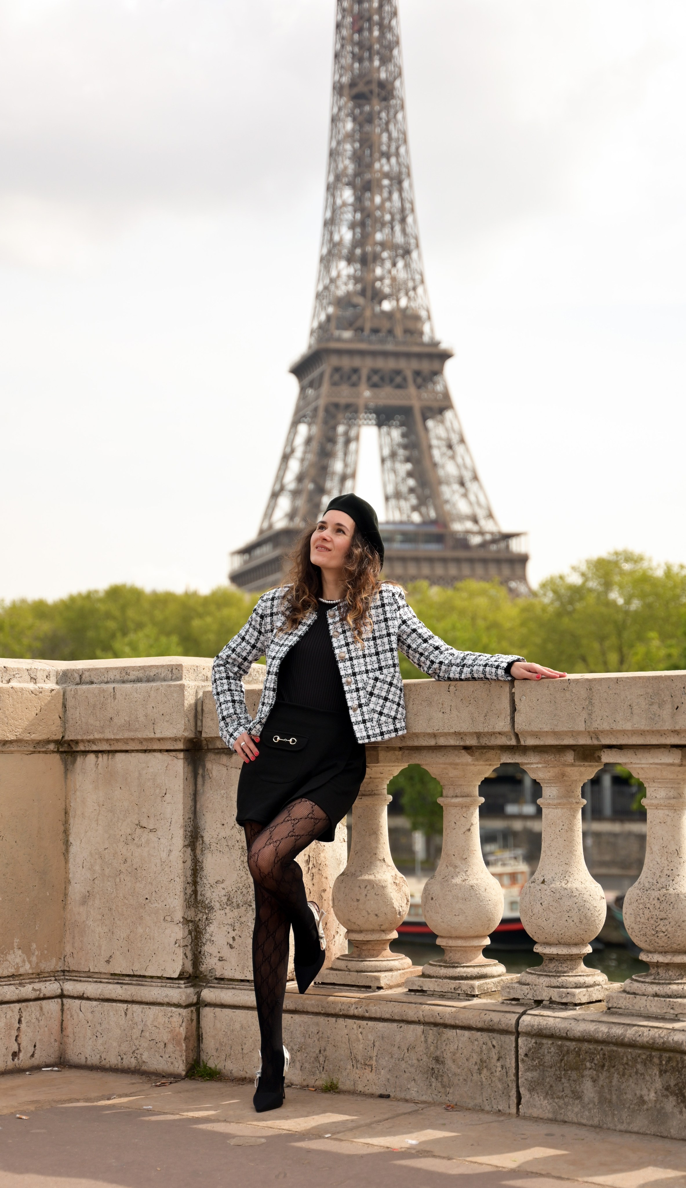 Street photoshoot in Paris. Alina Tagzieva- a photograper in Paris