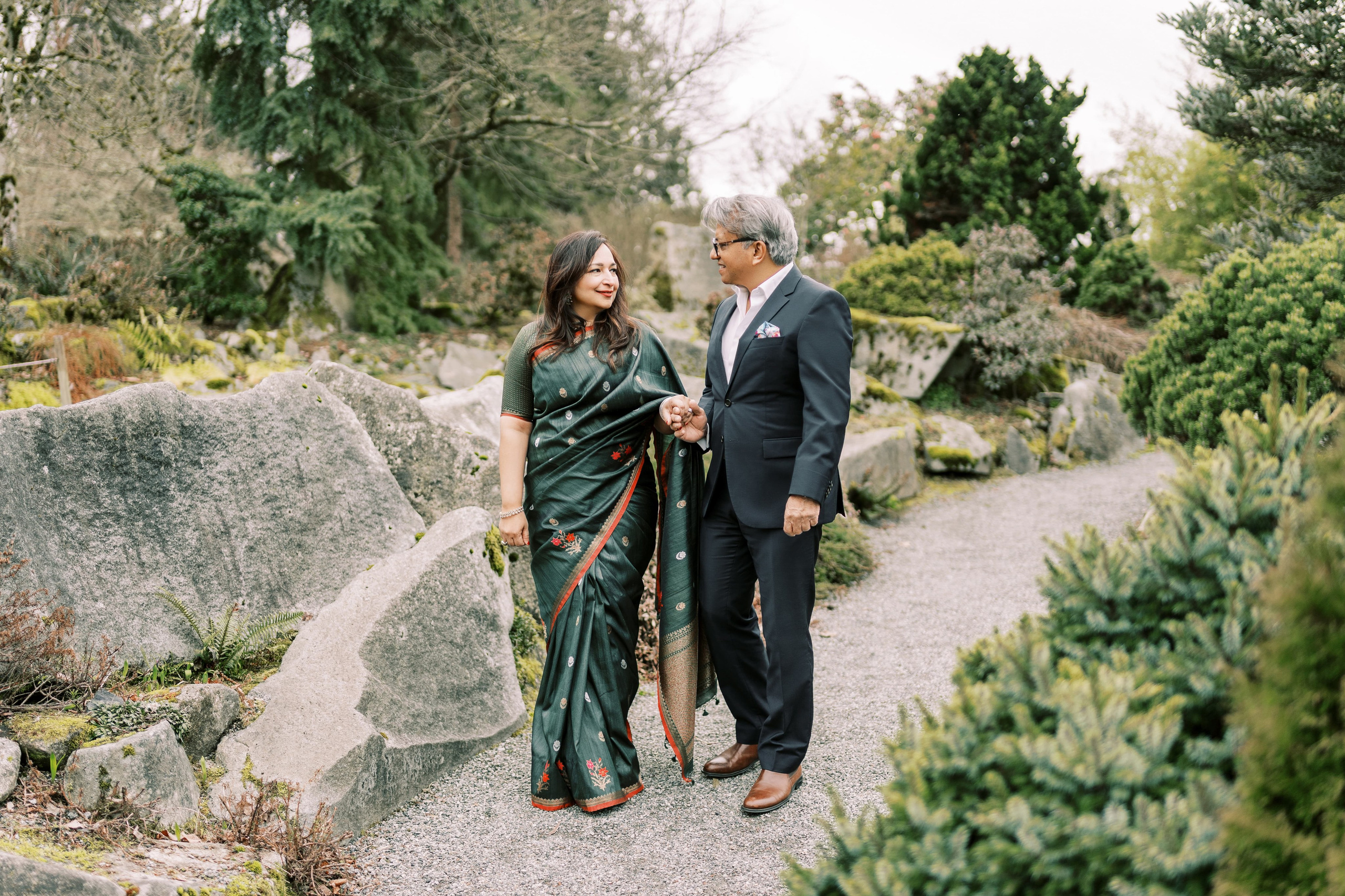 Family photoshoot at Bellevue Botanical Garden. March 2024. EVAN ARISTOV WEDDING PHOTOGRAPHY — Seattle Wedding Photographer