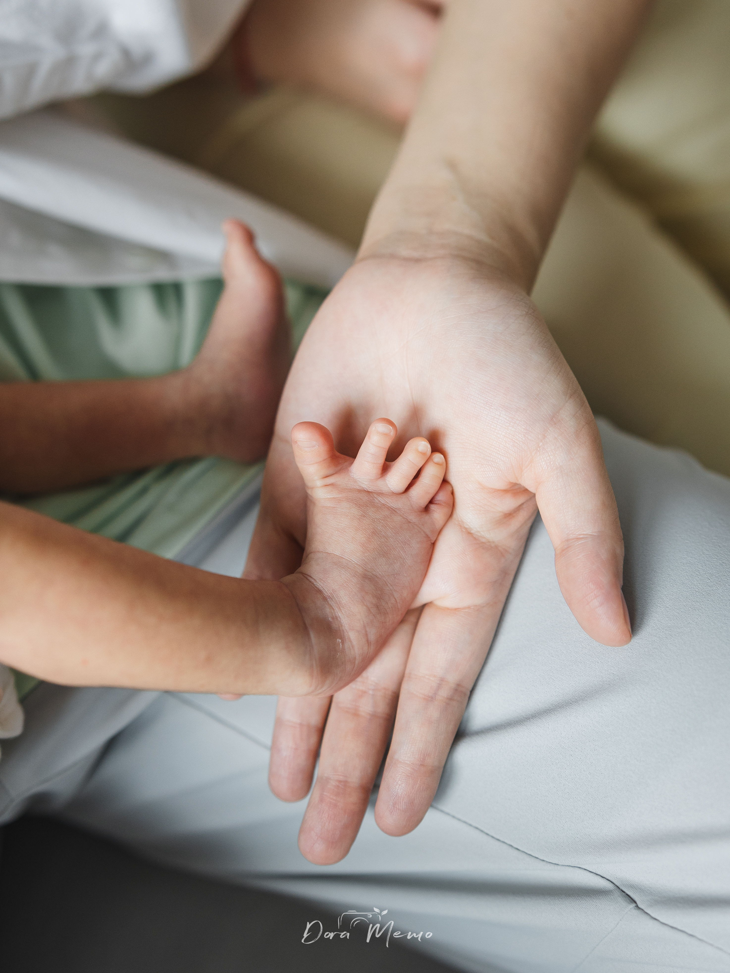 A Newborn at Home — Shanghai Family Photographer Documentary Session