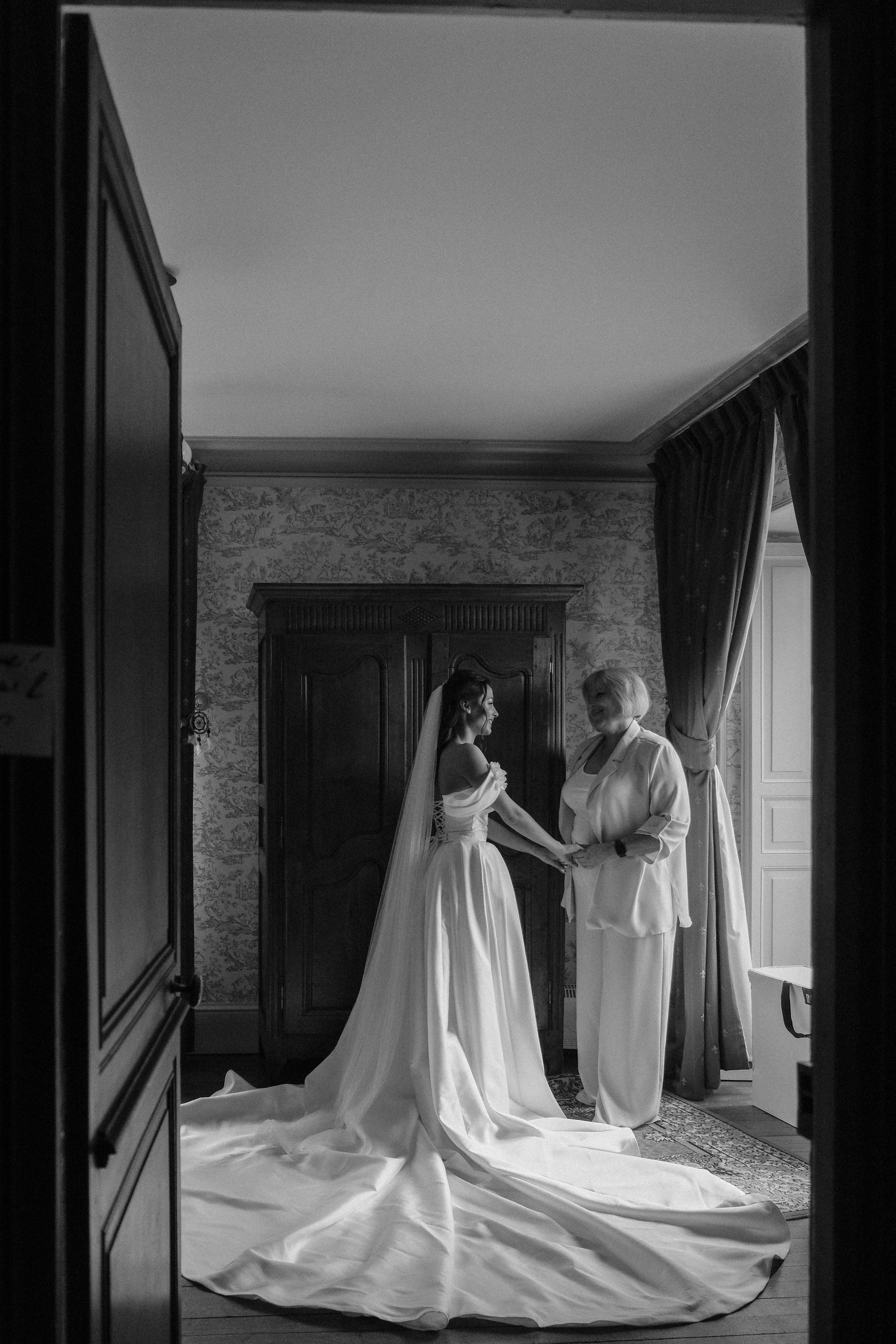 Wedding. Yulia Saunier | Editorial wedding & Female Portrait