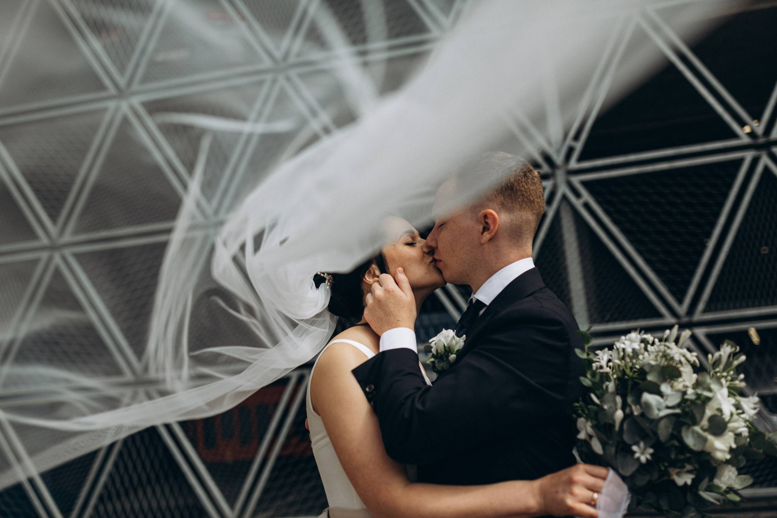 Fotosesijas vietas, ja kāzu dienā līst lietus?