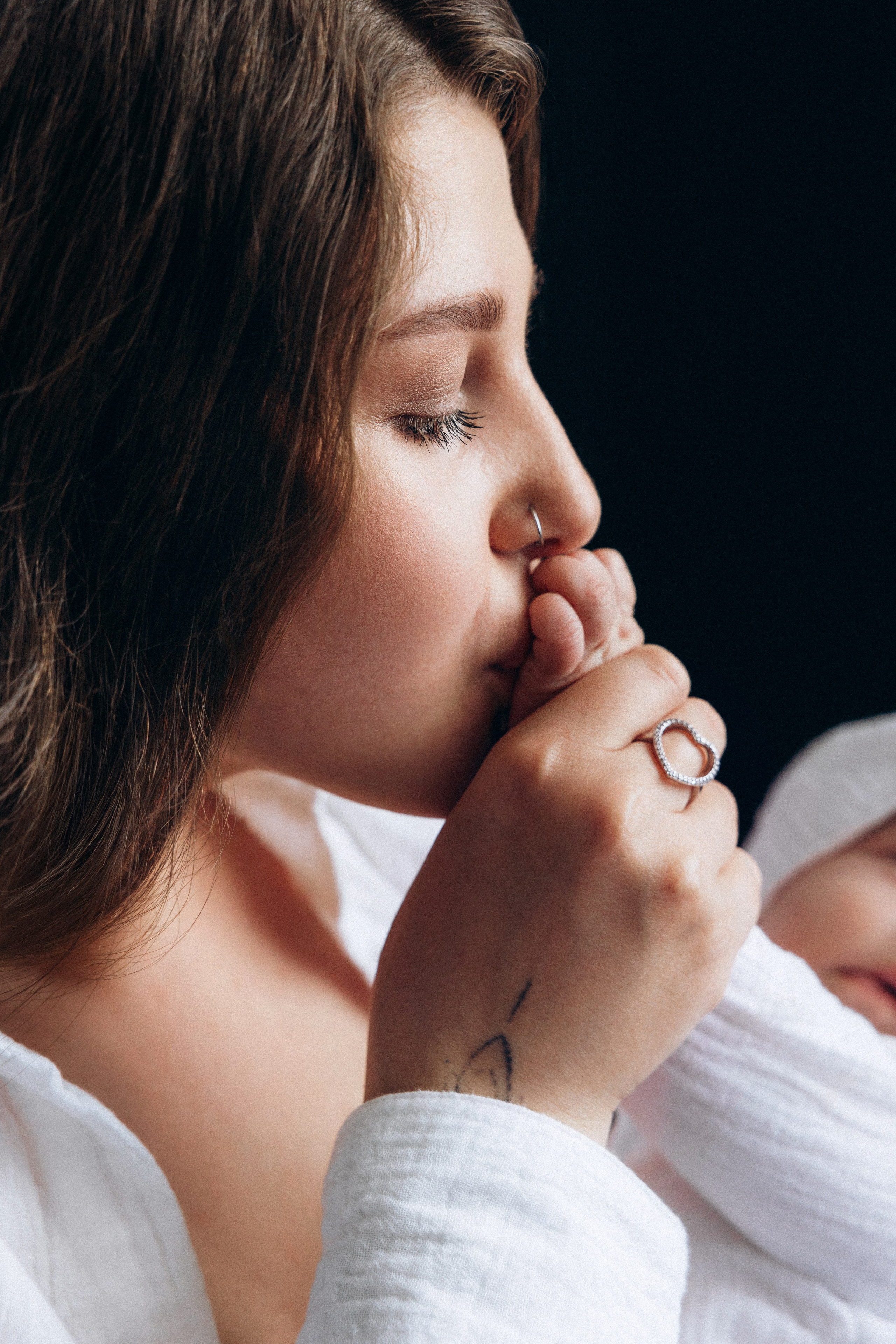Kobiecy portret w naturalnym świetle w Szczecinie