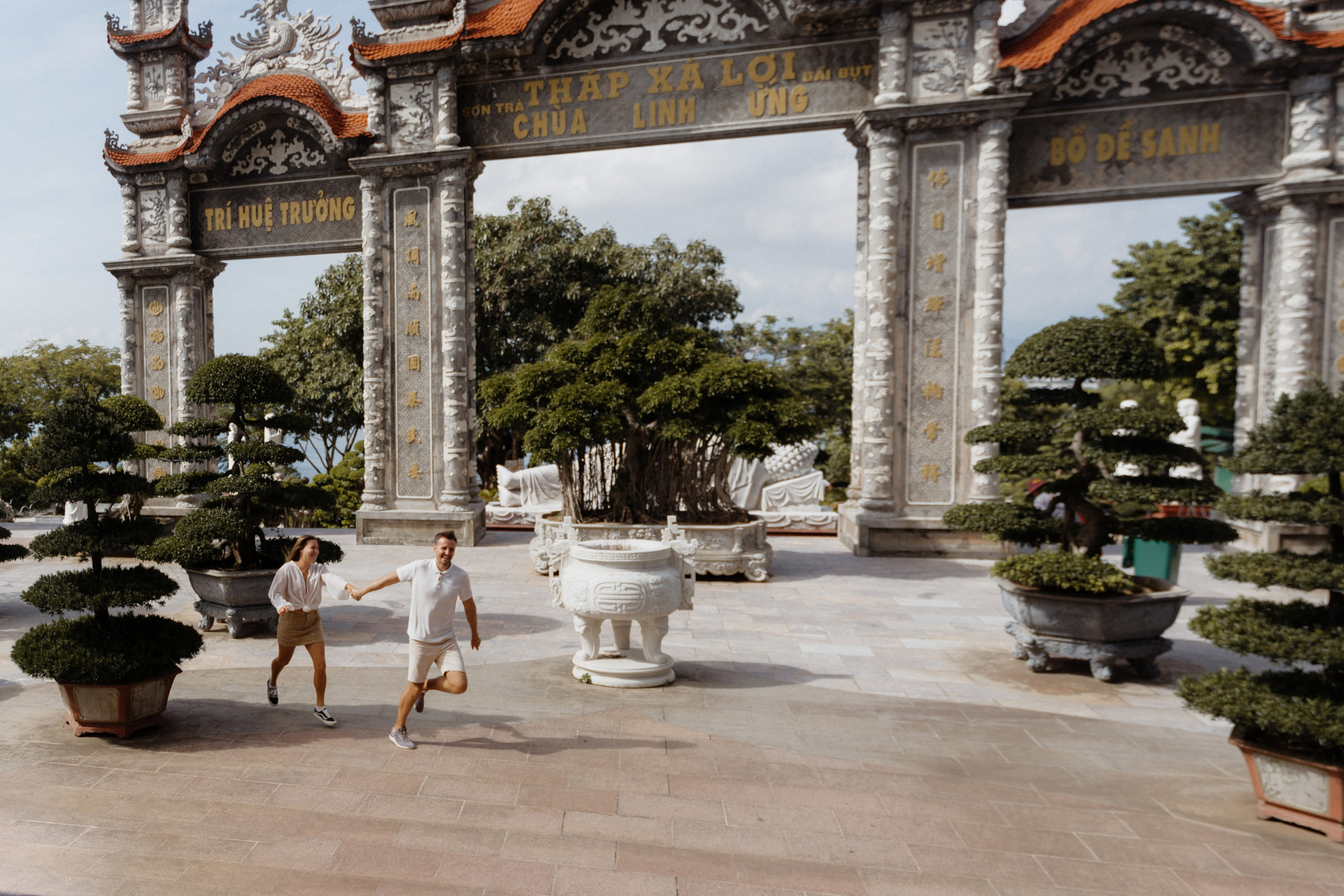 Парная съемка у храма Леди Будды в Дананге. Фотограф в Дананге, Вьетнам. Эстетика и лайфстайл