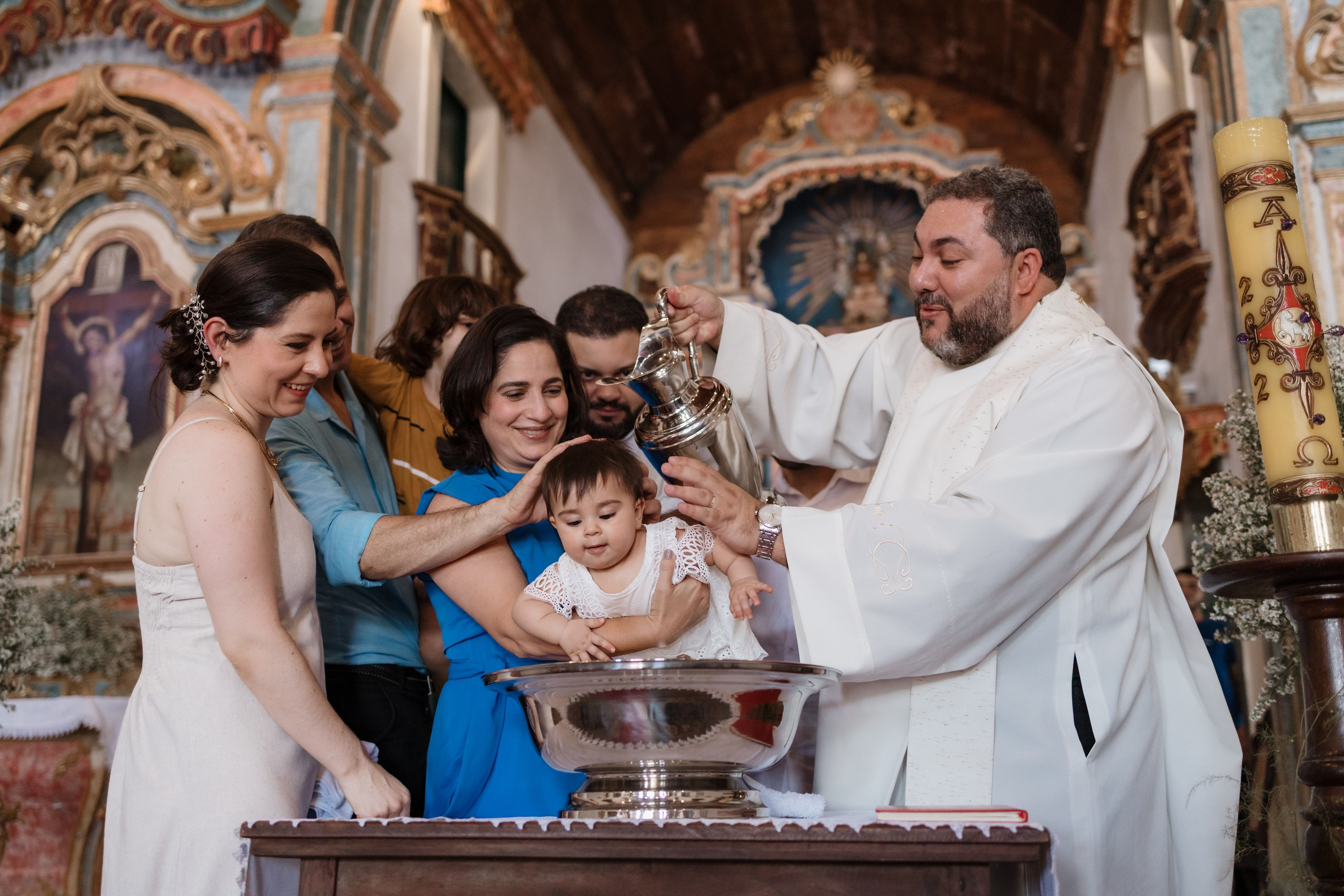 Batizado intimista em igreja