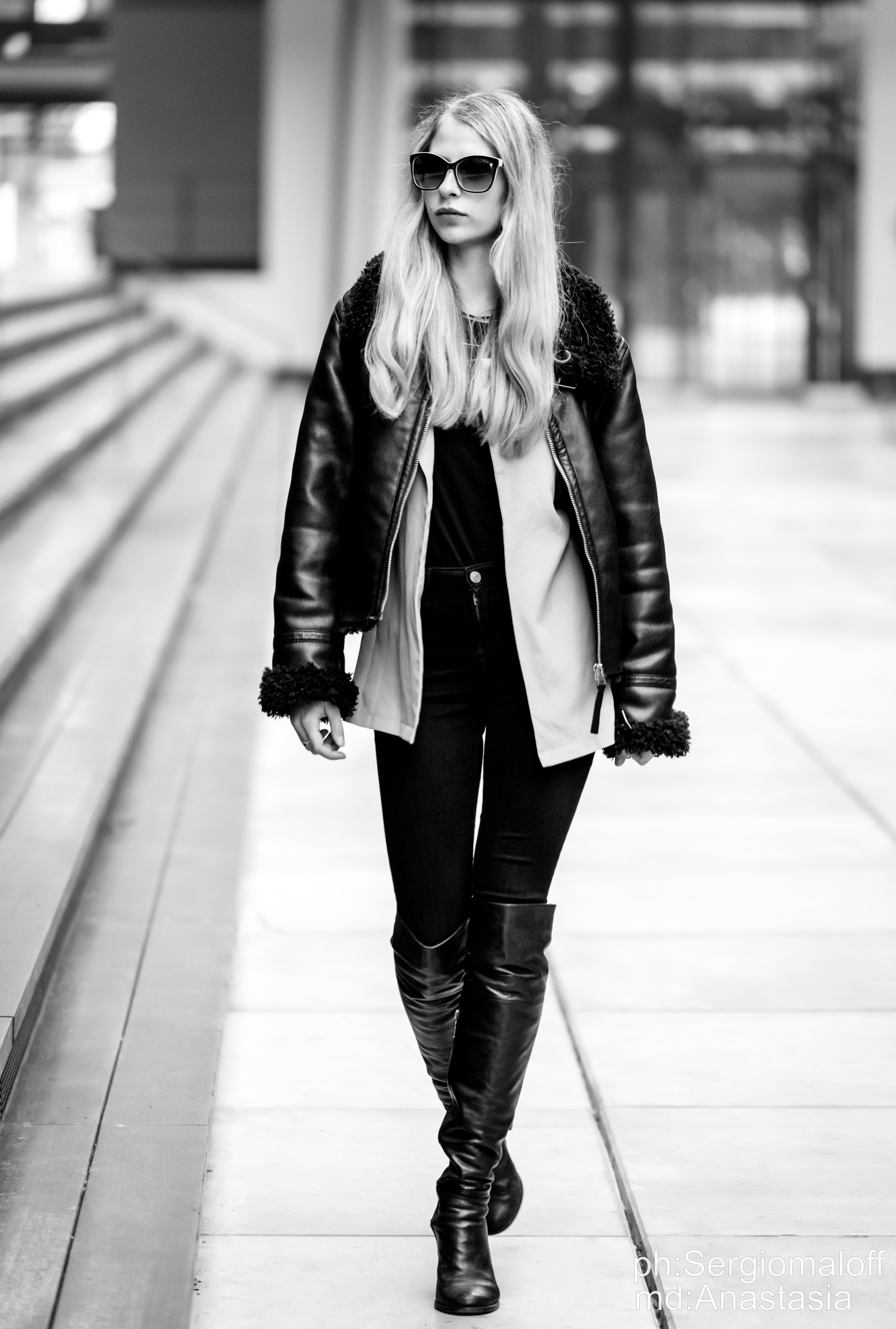 B&W Street Fashion in Cologne: Office & Urban Portrait | serega.com.ua