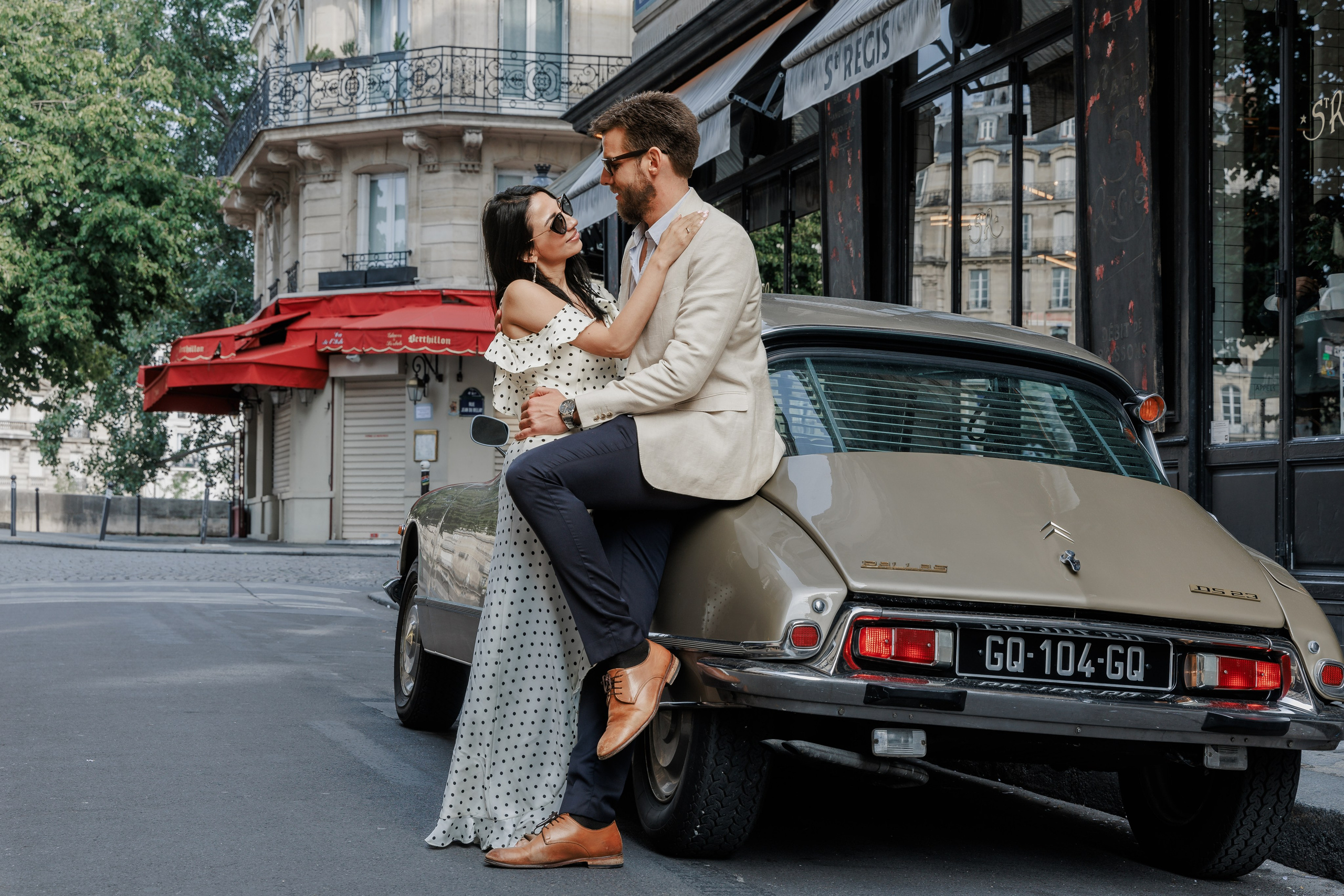 Paris Photo Tour in a Classic DS23 Pallas. Photographe à Paris