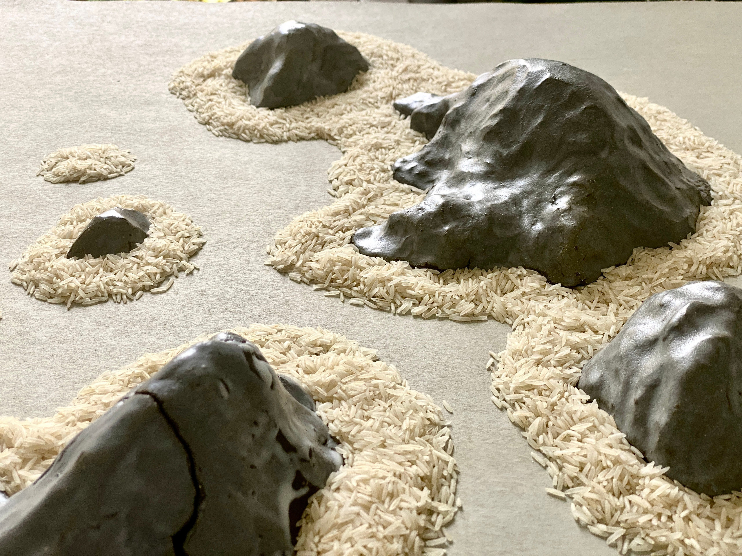 Ceramique, riz et ensens. Installation variable