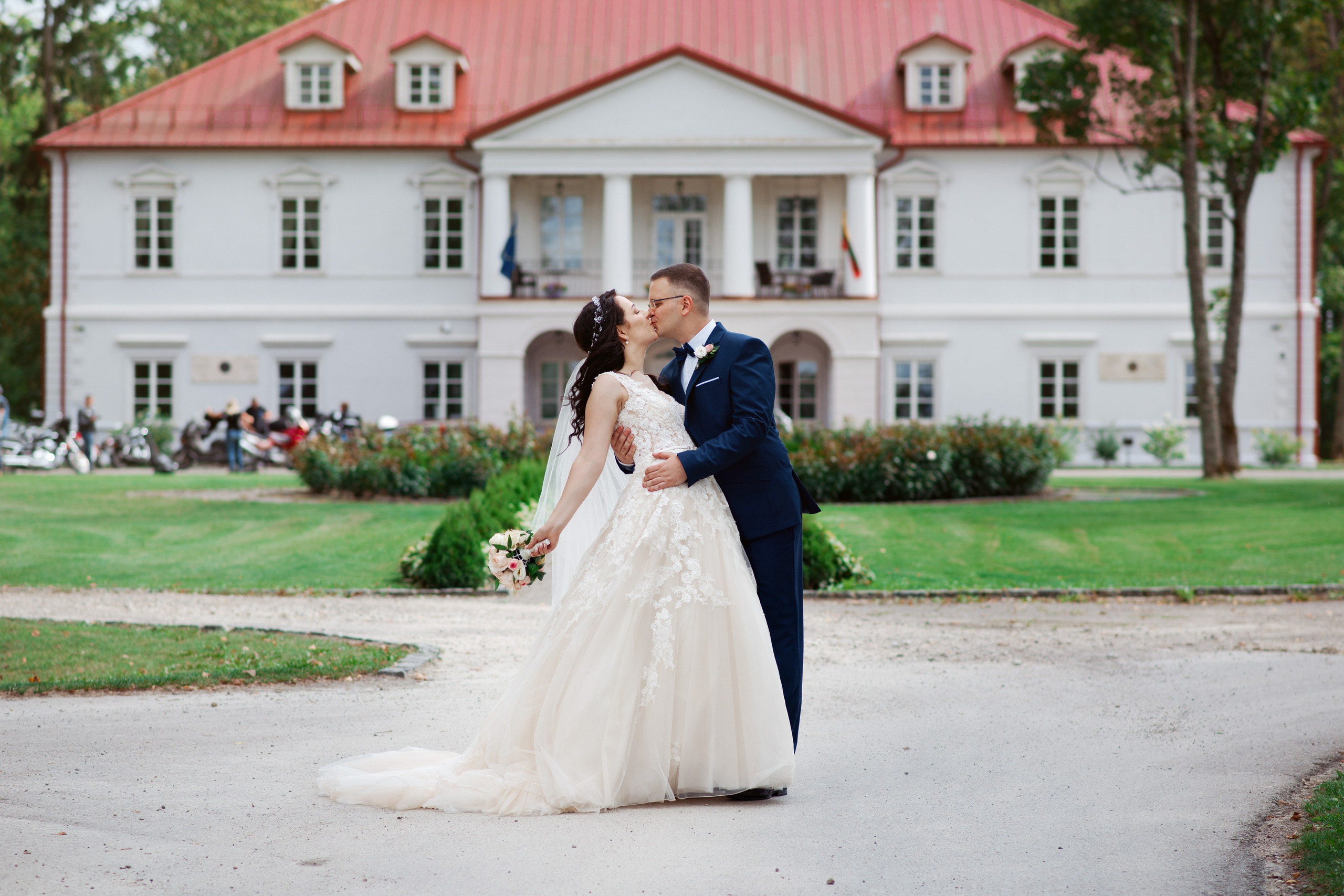 Vestuvių fotosesija, ceremonija, Vestuvių pasiruošimo fotografavimas. Vestuvių fotografas Vilnius Trakai kaina vestuvių fotografavimas fotografė personal.lt photogrpahy kainos jaunoji jaunikis nuotaka santuoka vestuvės, profesionali natūrali meninė reportažinė klasikinė fotosesija, vestuvių fotosesija gamtoje dvare