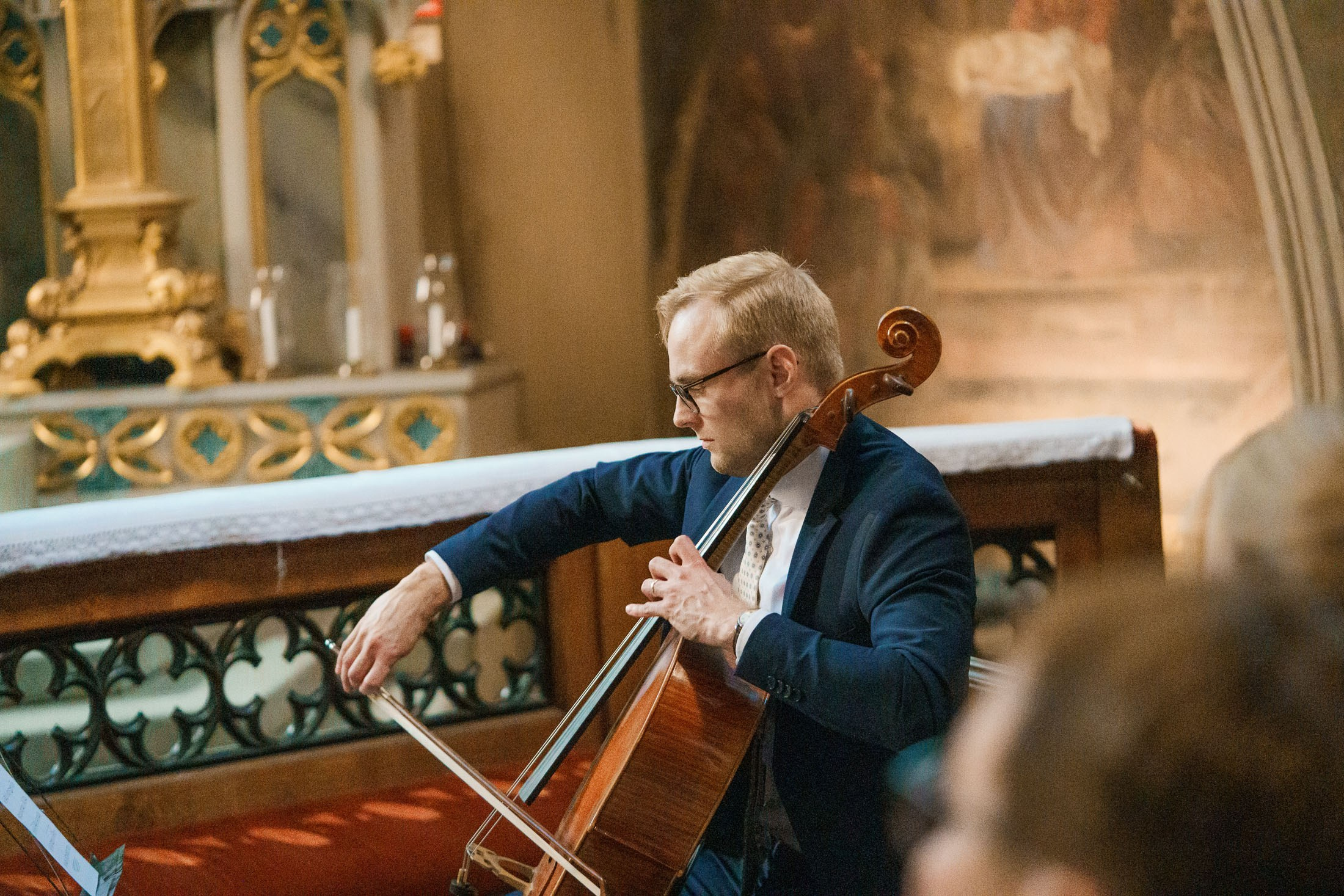 Häävalokuvaaja Helsingissä – Studiohappymoment | Romanttisia hetkiä