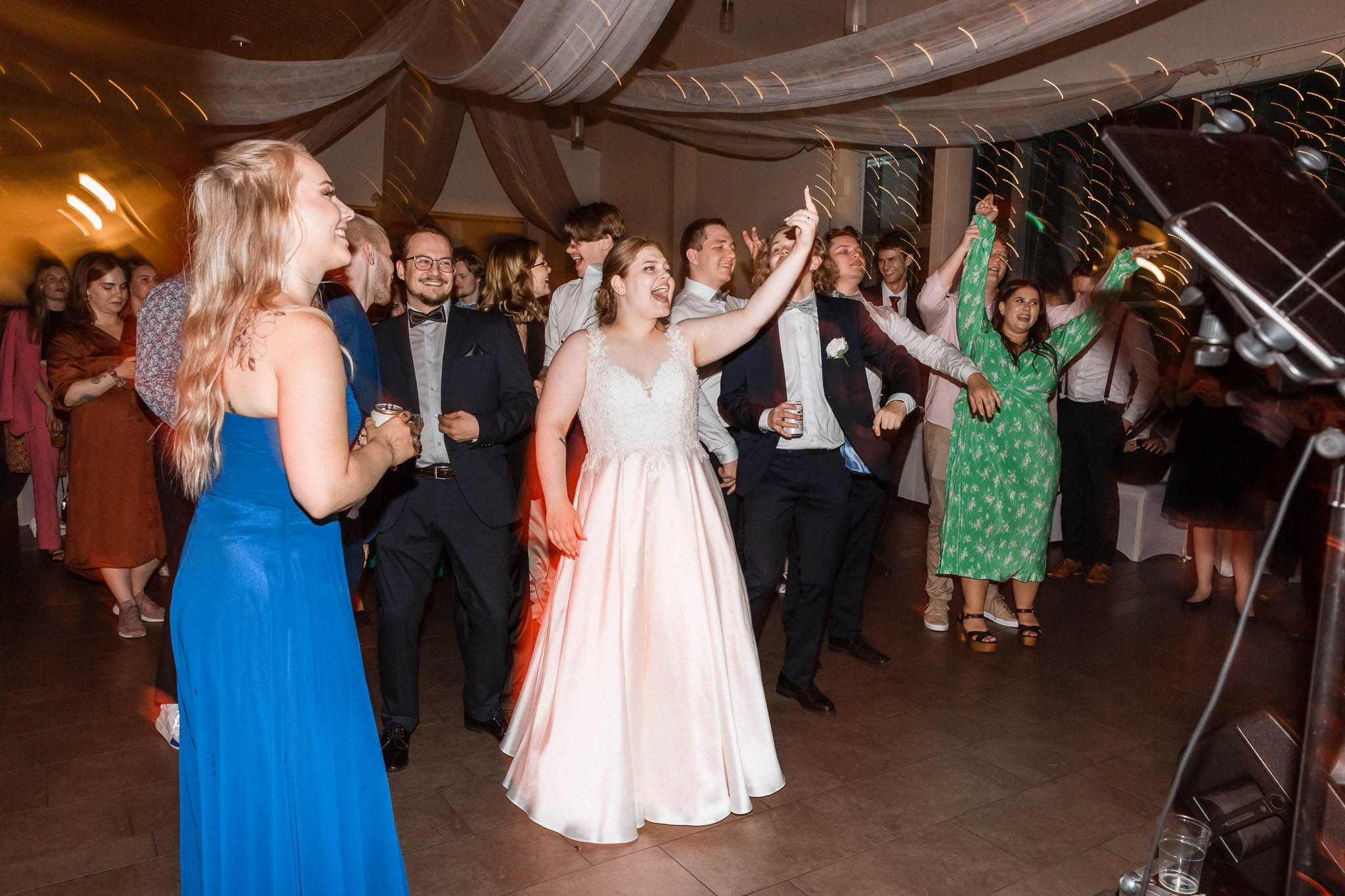 Häävalokuvaaja Helsingissä – Studiohappymoment | Romanttisia hetkiä