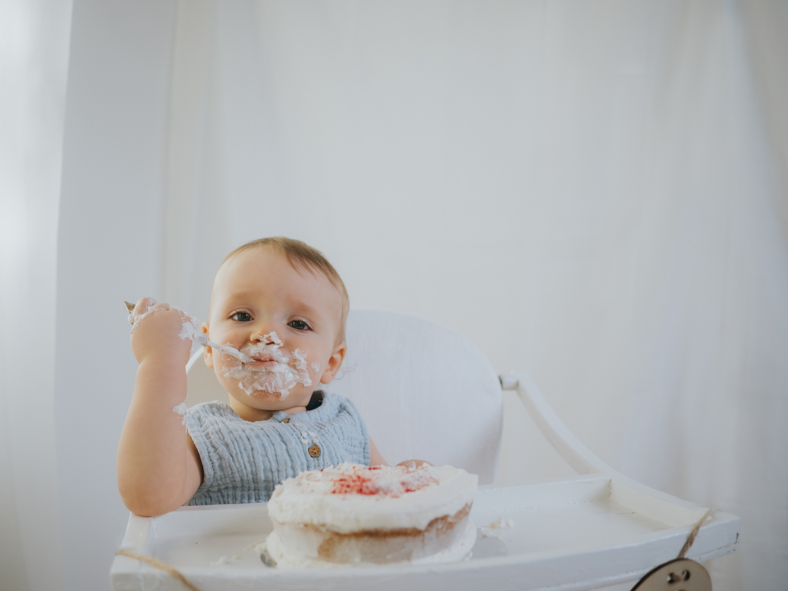 Cake Smash. Mimosa Studios — Motherhood & Family Photographer in Montreal