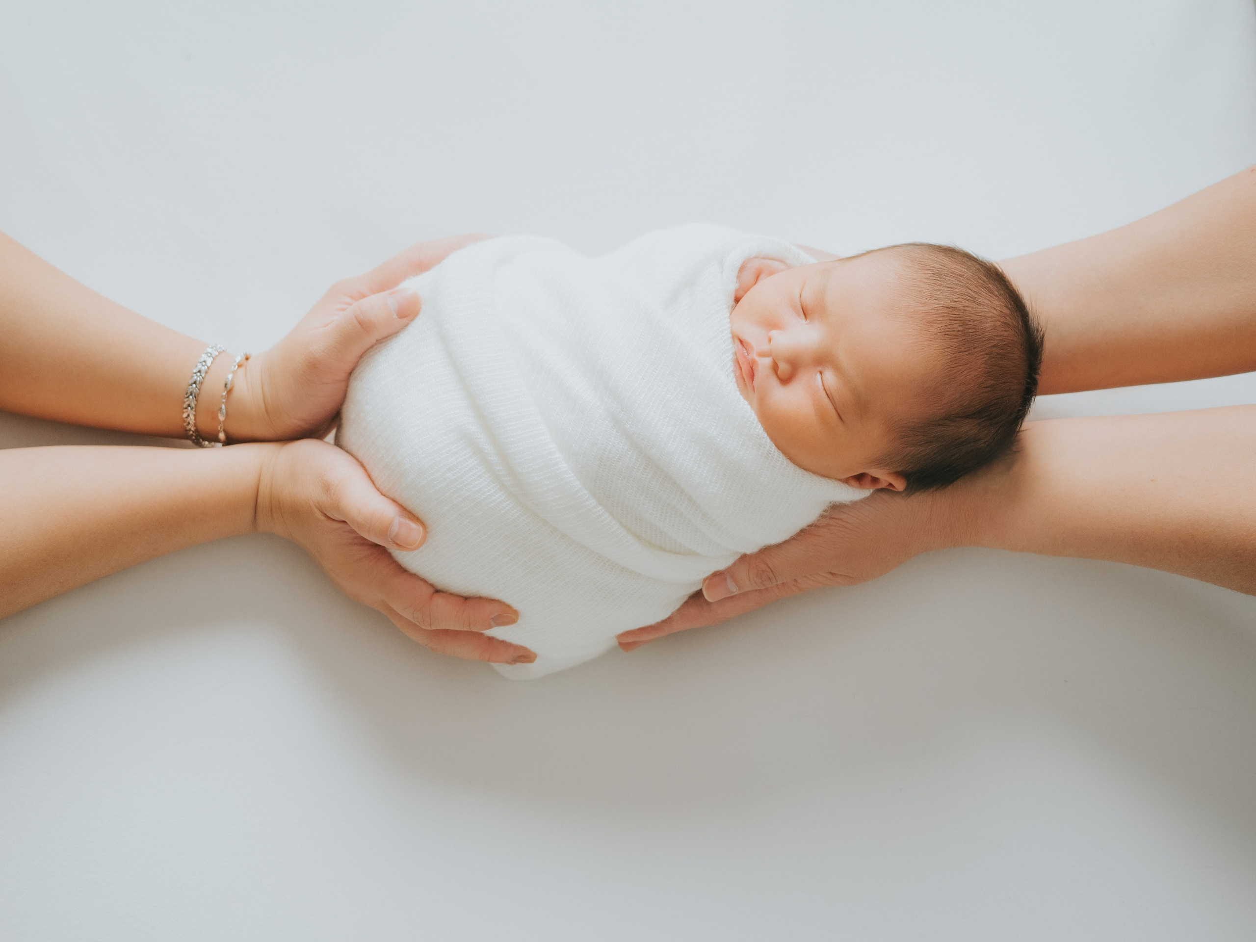 Photographie de nouveau-nés à Montréal. Mimosa Studios — Maternity & Family Photographer in Montreal