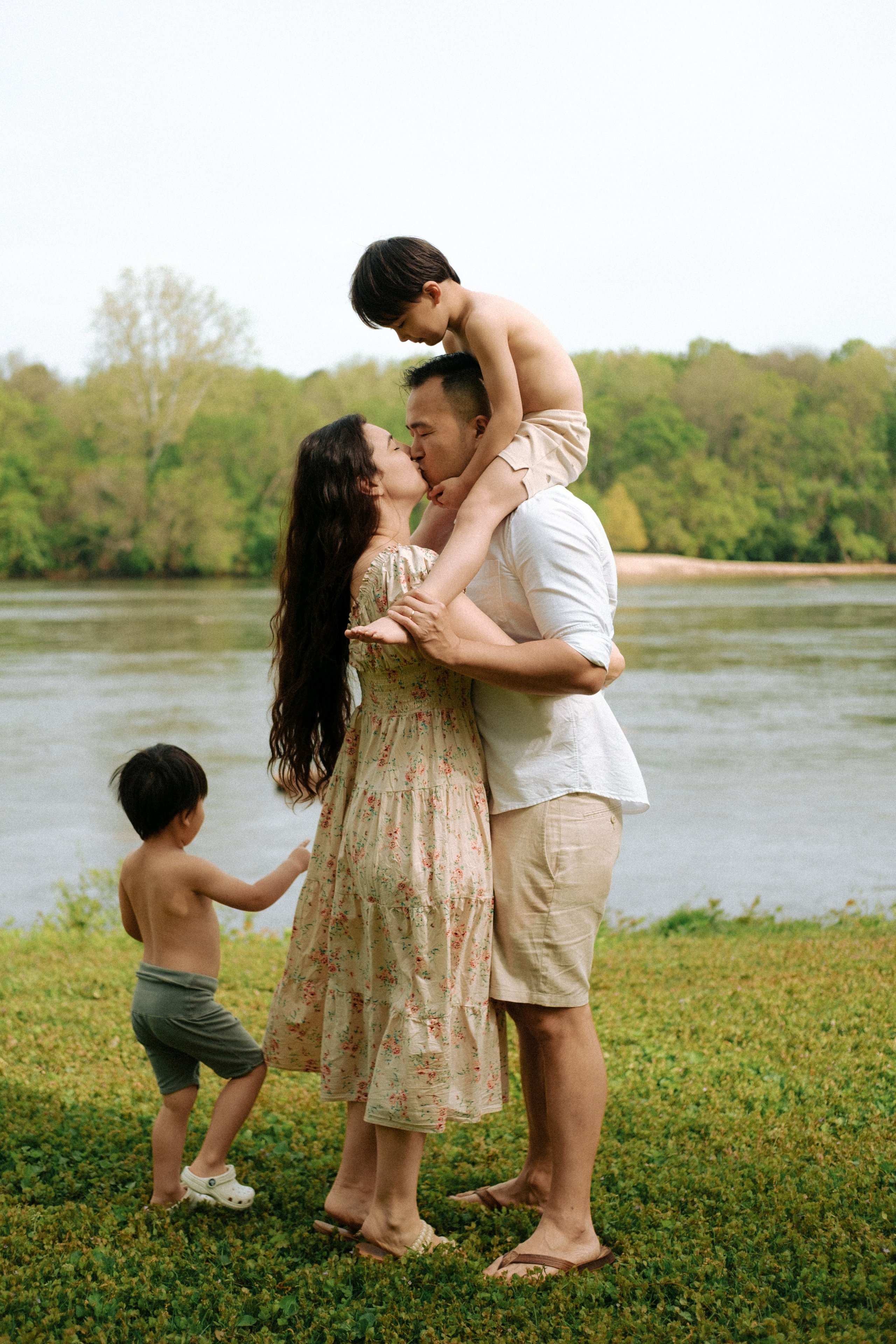 Cozy In-Home Family Photo Session in a Historic Richmond Victorian Home. Family Photographer Anna Dobrovolskaia | Richmond, VA