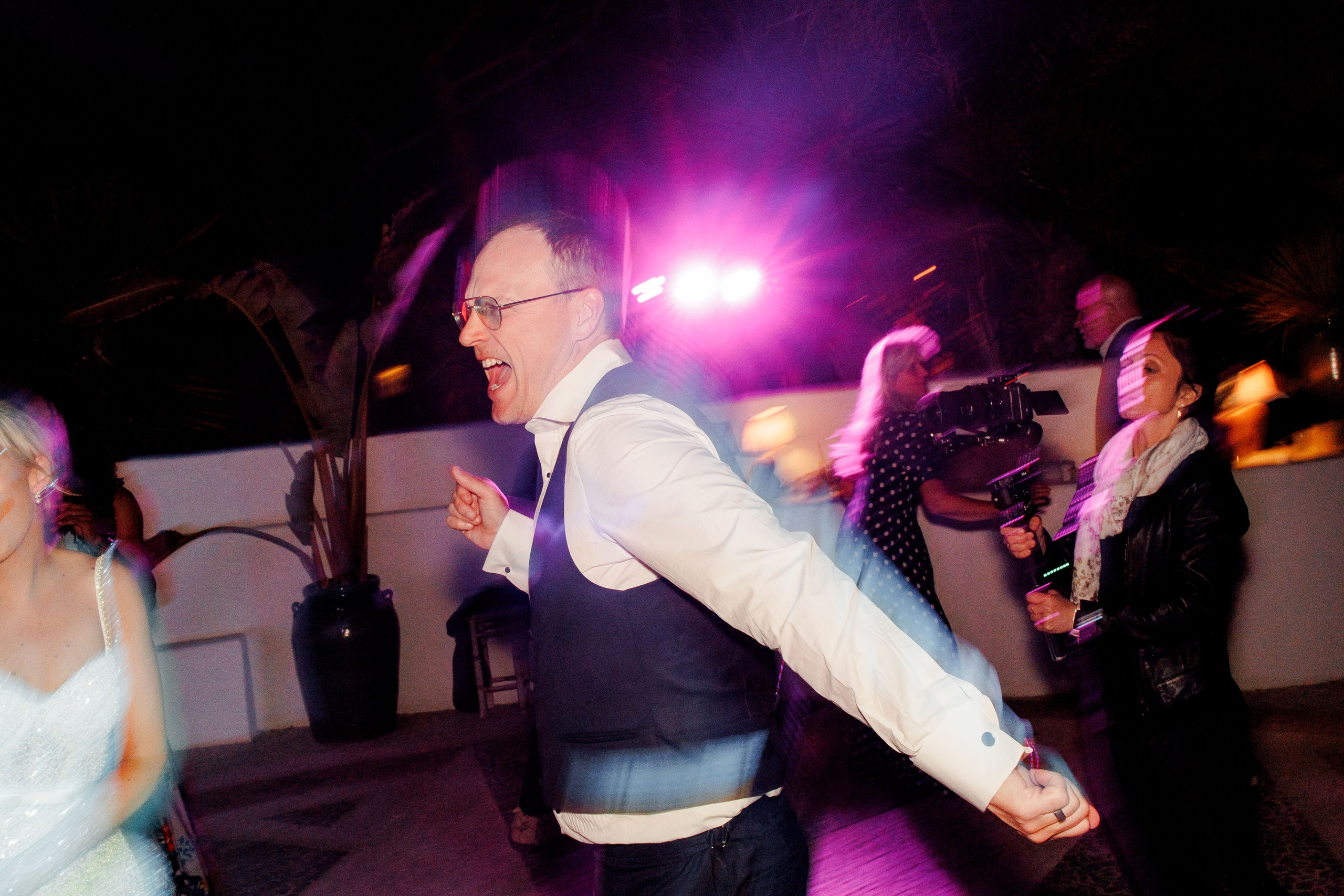 The groom is dancing at the Gran Villa Rosa reception.