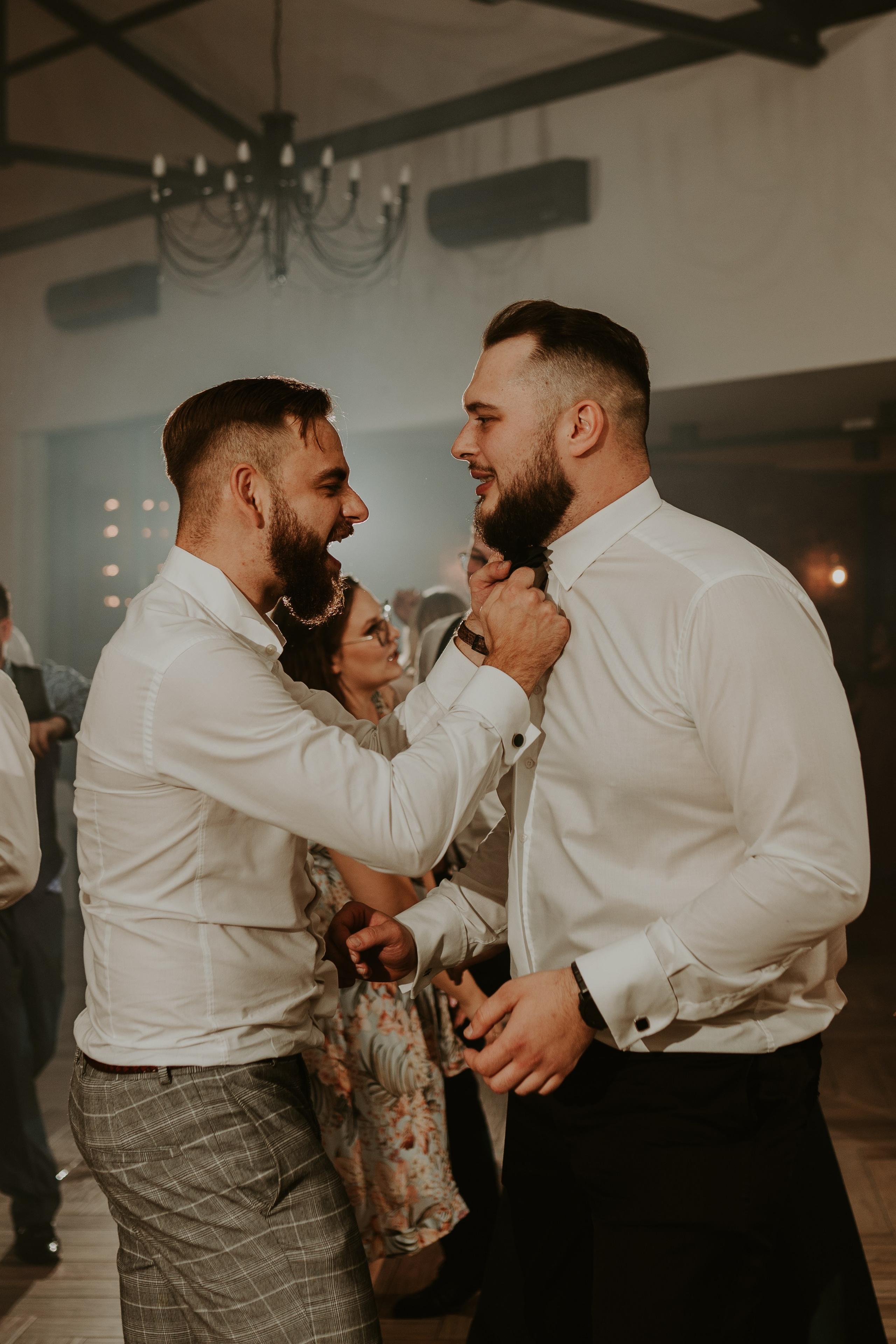 Trzy Drzewa: wspaniała uroczystość Wiktorii i Kamila. Karkowskafoto - fotografia miłości