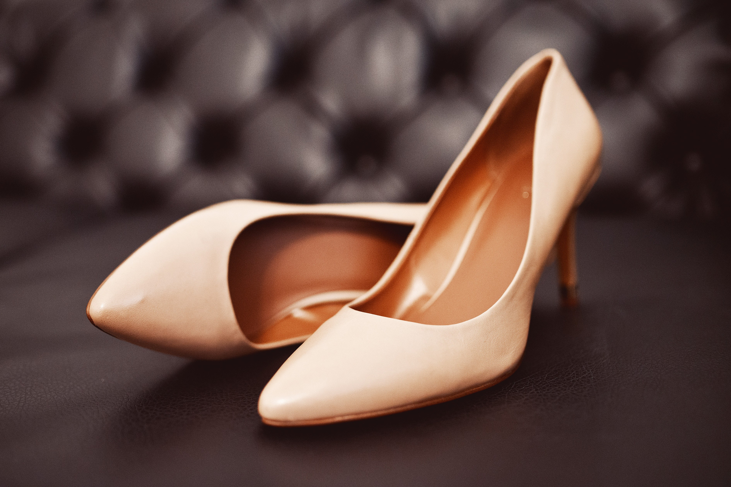 Vestuvių fotosesija, pasiruošimas, Vestuvių pasiruošimo fotografavimas. Vestuvių fotografas Vilnius Trakai kaina vestuvių fotografavimas fotografė personal.lt photogrpahy kainos jaunoji jaunikis nuotaka santuoka vestuvės, profesionali natūrali meninė reportažinė klasikinė fotosesija