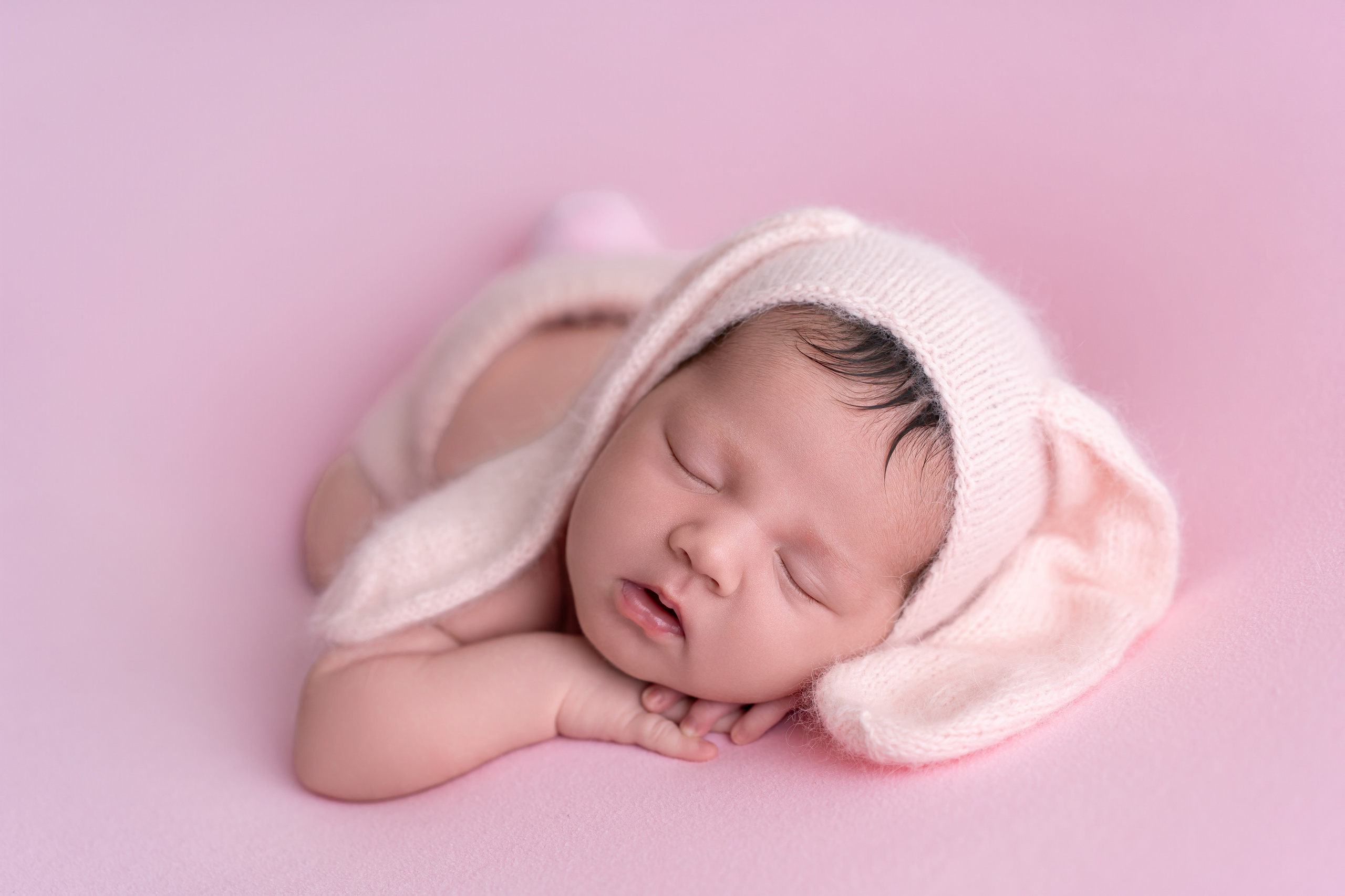 Neugeborenenfotos in Berlin – Studio oder bei Ihnen zu Hause