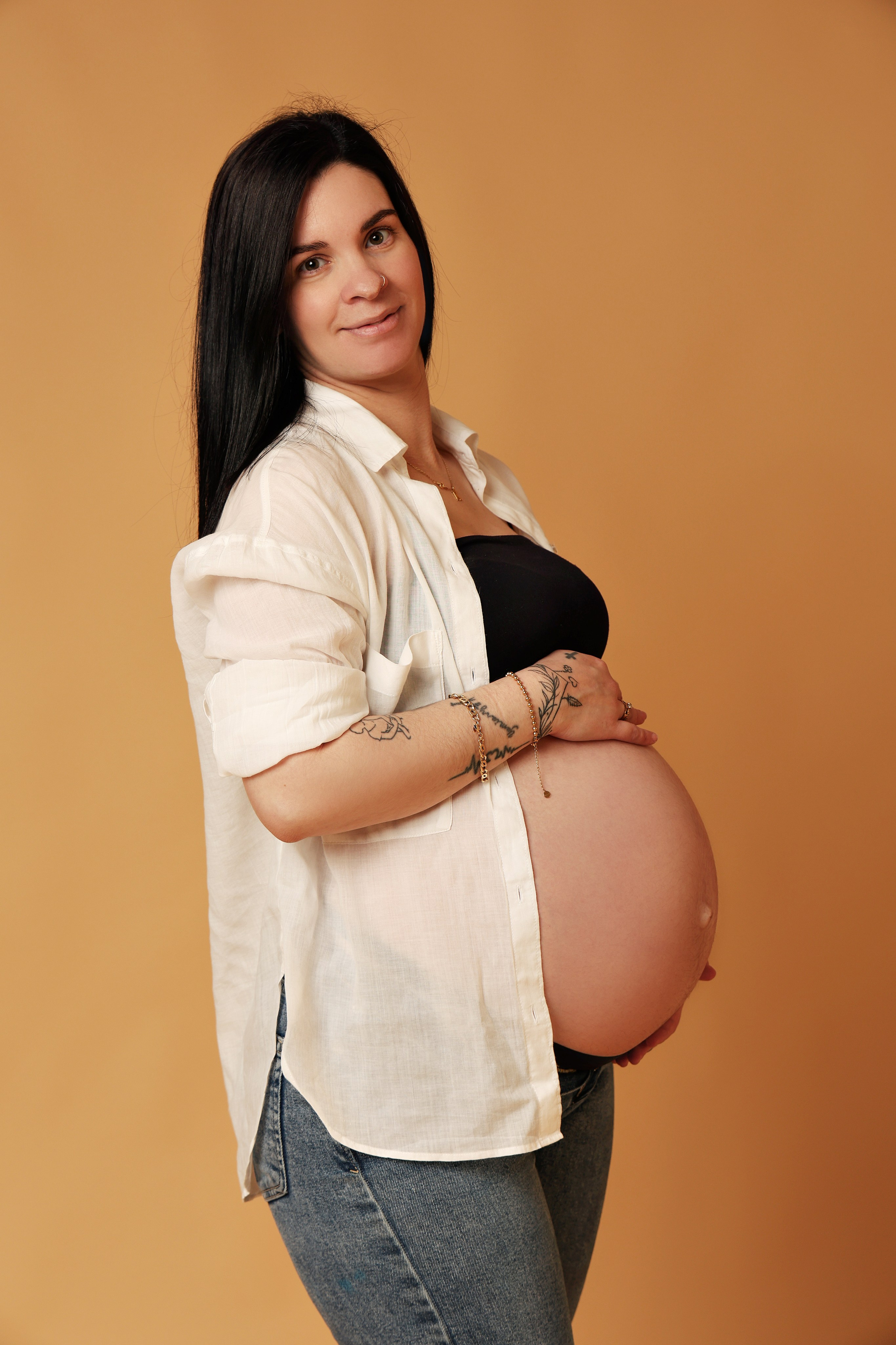 Nueva Sesión Embarazo En Estudio. Fotografía de Eventos, Embarazo y Familiar en Pirineos