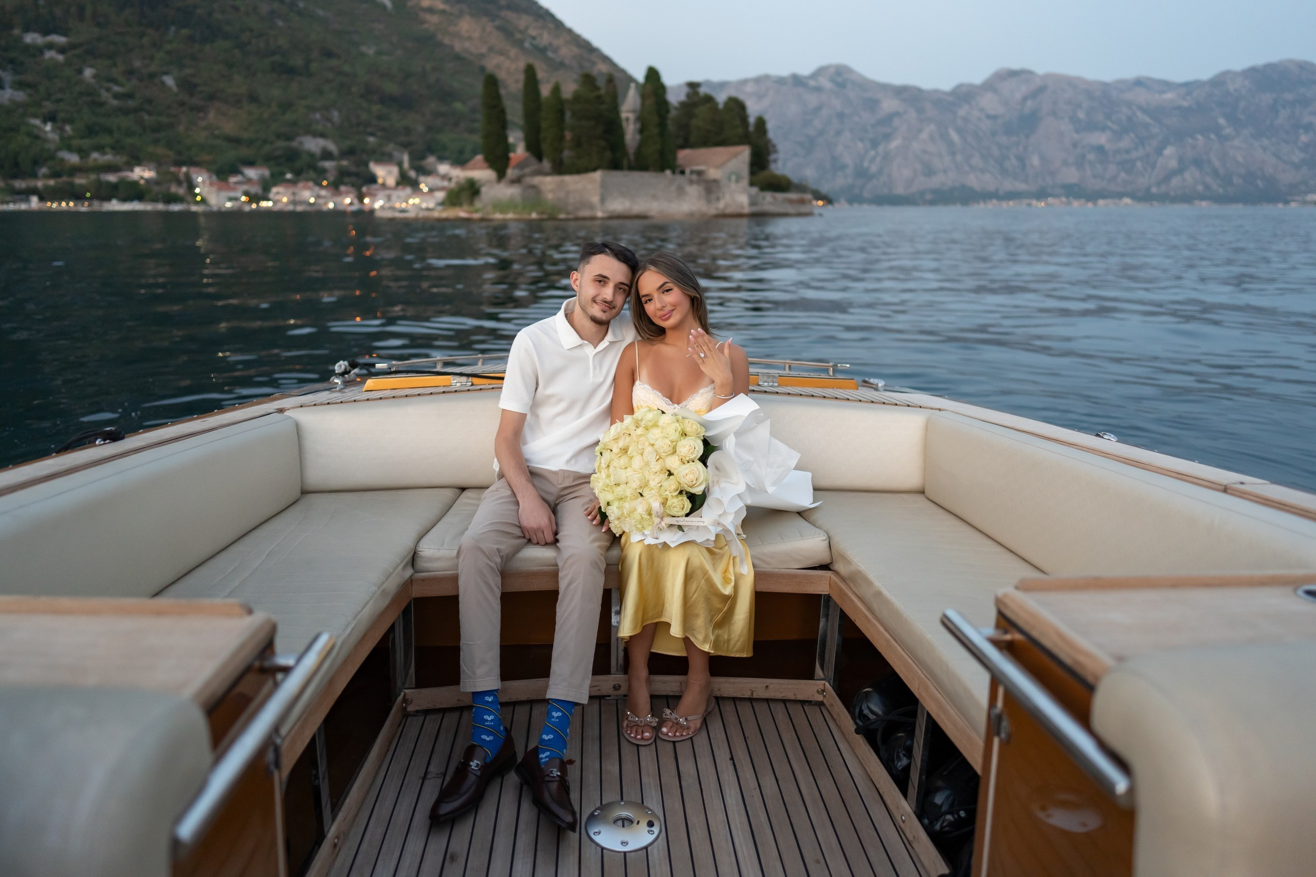 Etter solnedgang: Et sent kveldsfrieri på båt i Perast, Montenegro