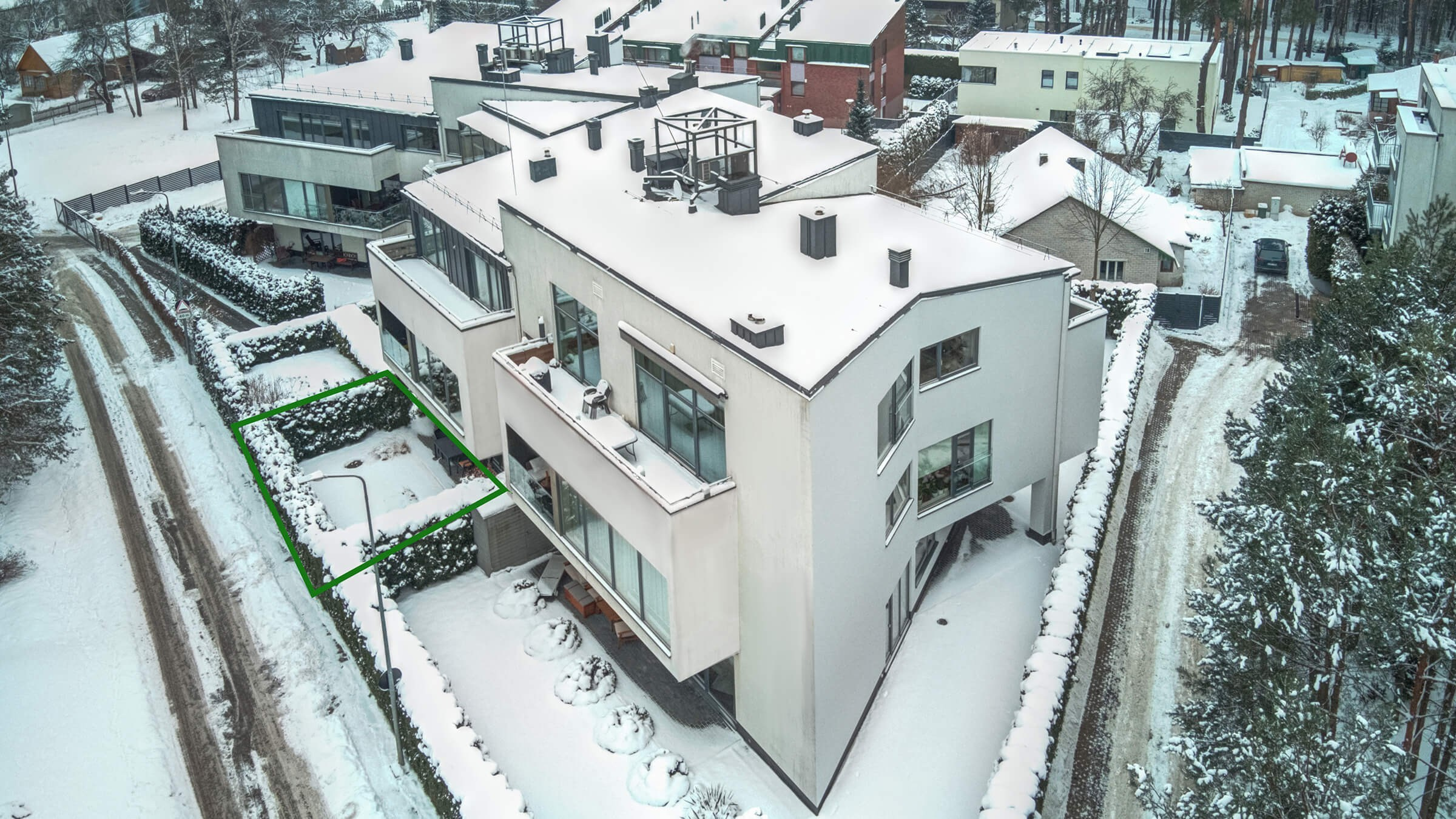 Drone nuotrauka: išskirtinis 4 kambarių butas Vilniuje prie miško, ramus ir prestižinis rajonas