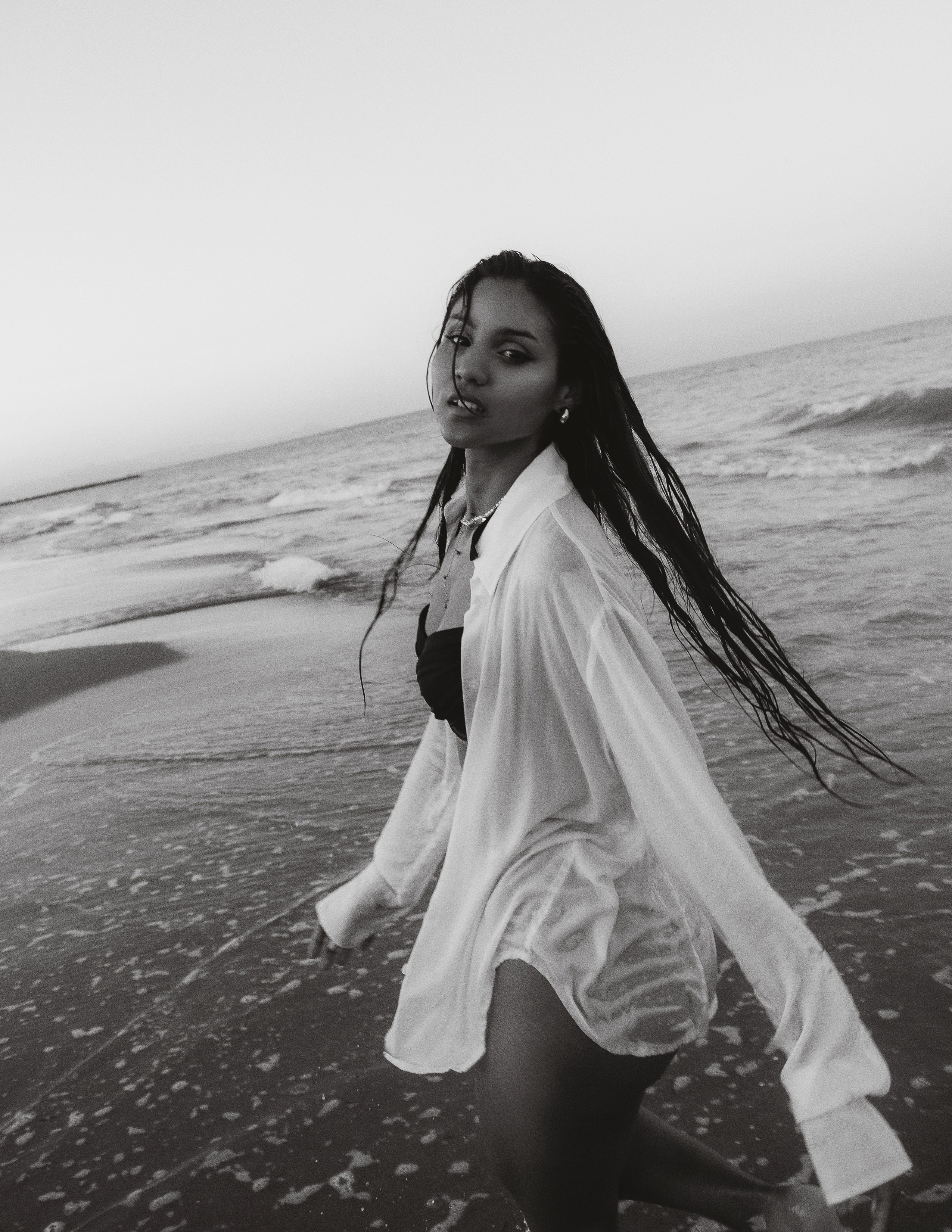 Romantic Portrait by the Sea: Sunset Shoot in Guardamar — Photographer Andrey Lukovnikov