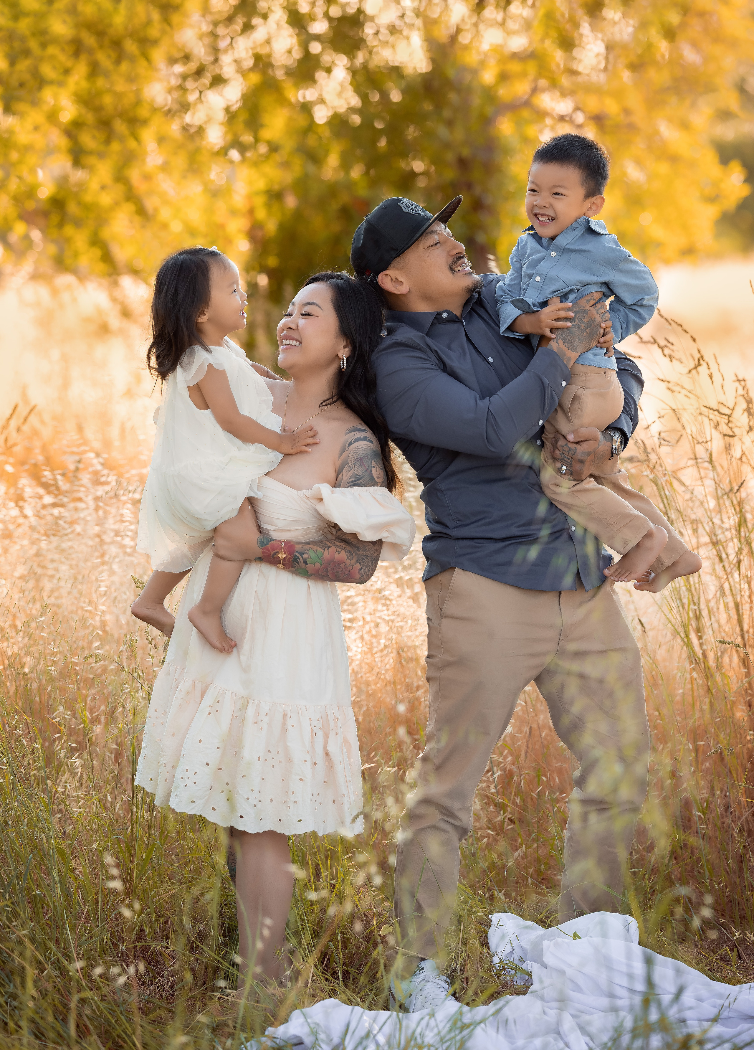 Family photoshoot in Sunnyvale, San Francisco Bay Area, CA. Couples & Families photographer in Bay Area, San Jose, California