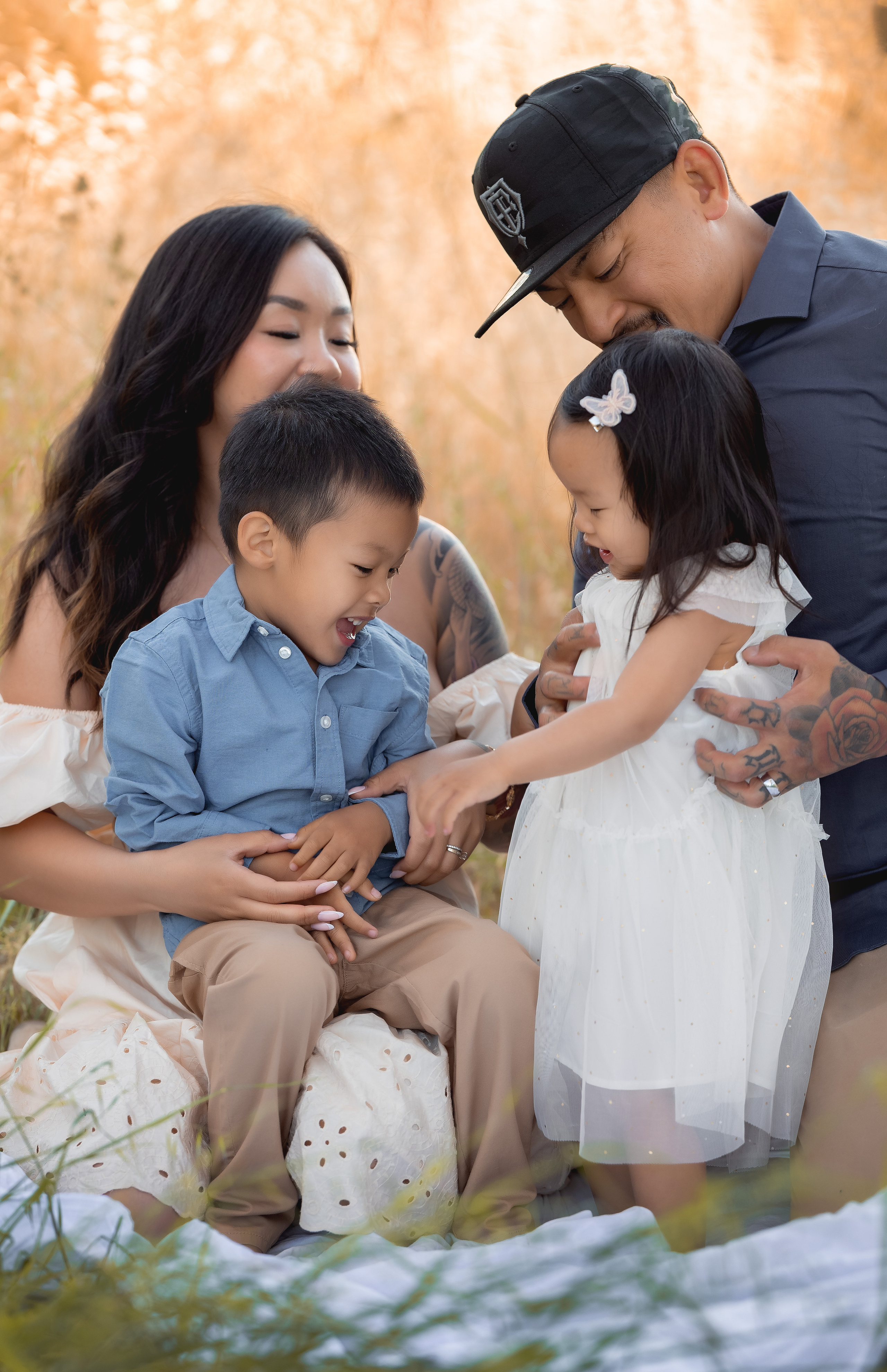 Family photoshoot in Sunnyvale, San Francisco Bay Area, CA. Couples & Families photographer in Bay Area, San Jose, California