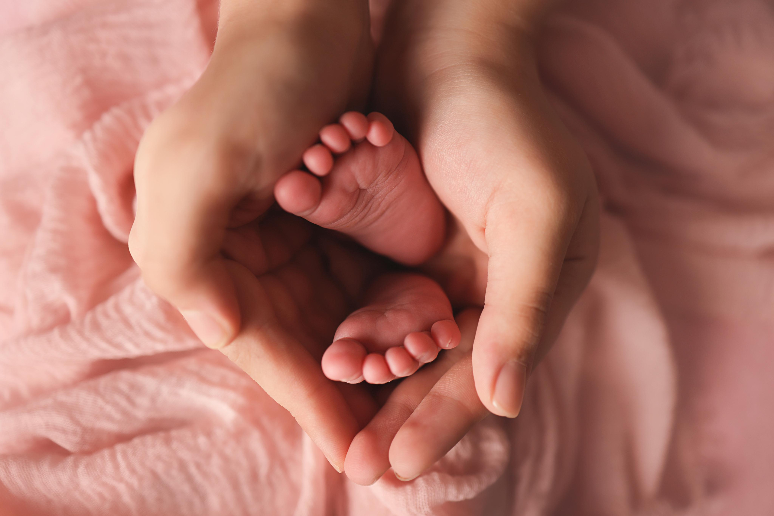 Contact. Newborn photographer in Scunthorpe