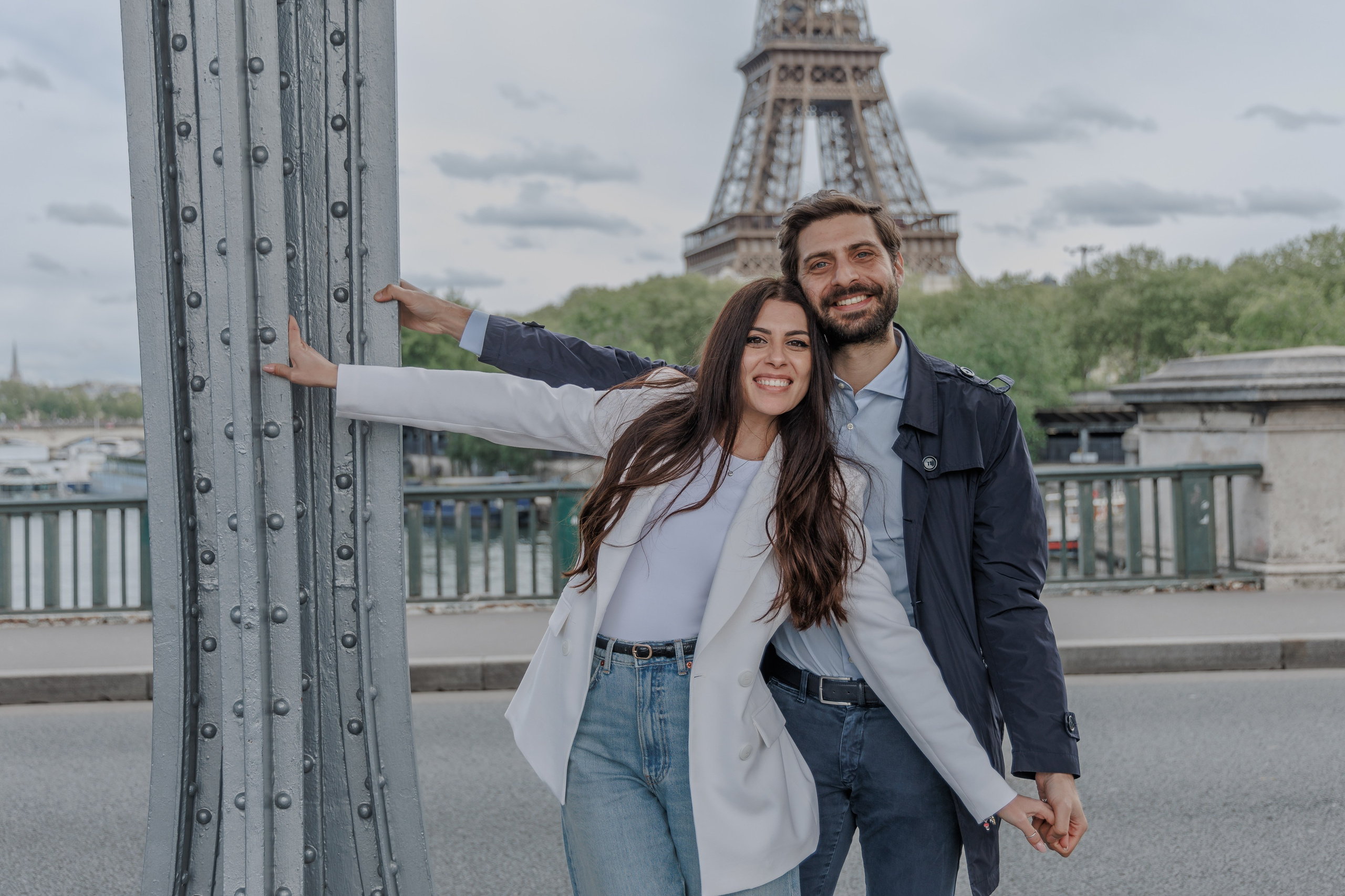 Bir-Hakeim Bridge in Paris — The Iconic Location for Luxury Proposal & Elopement Photography. Photographe à Paris