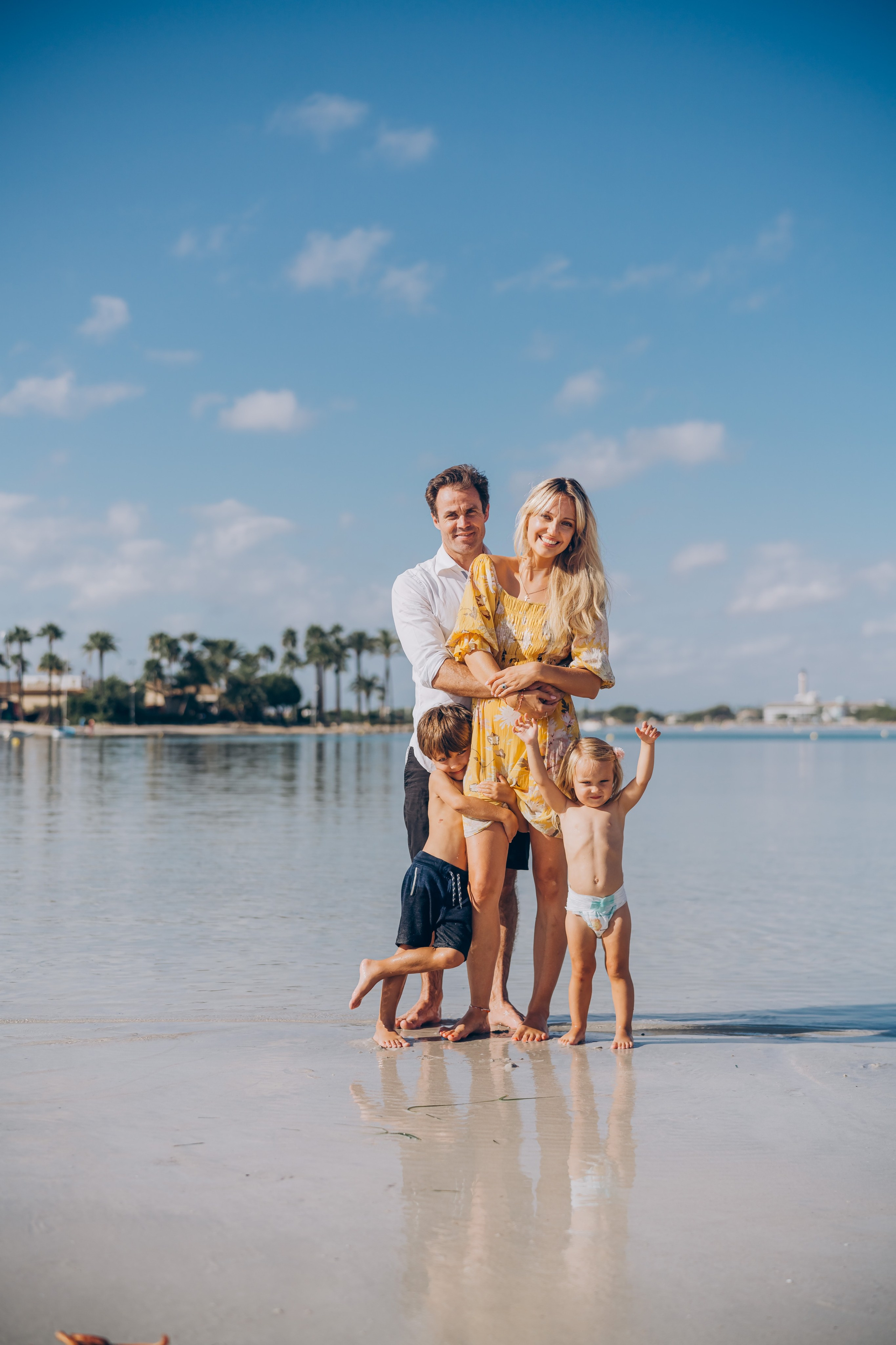Your time together is invaluable. Morning on the beach. Photographer in Mallorca