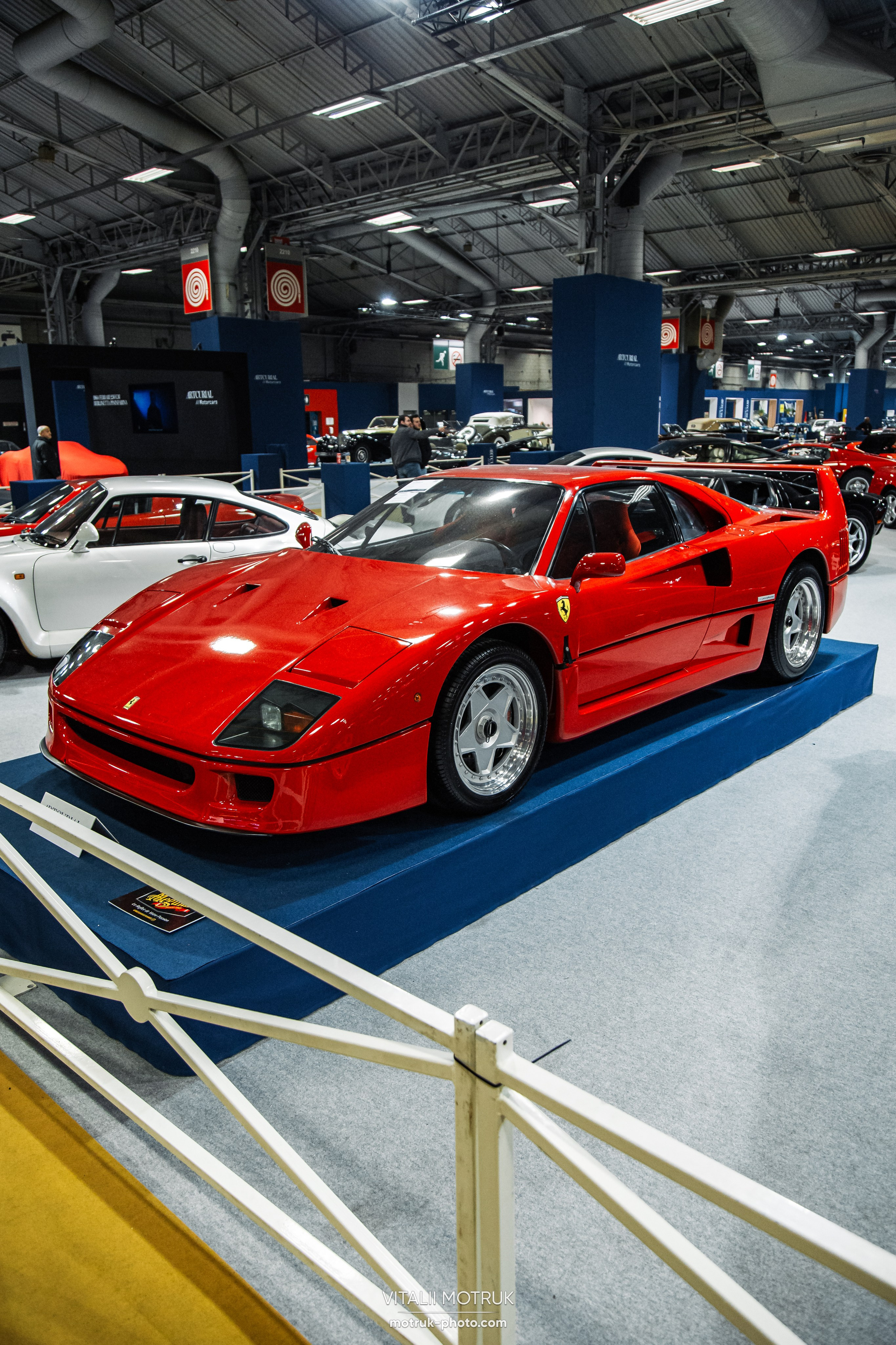 Retromobile 2023. Photographe de voitures à Paris — Vitalii Motruk