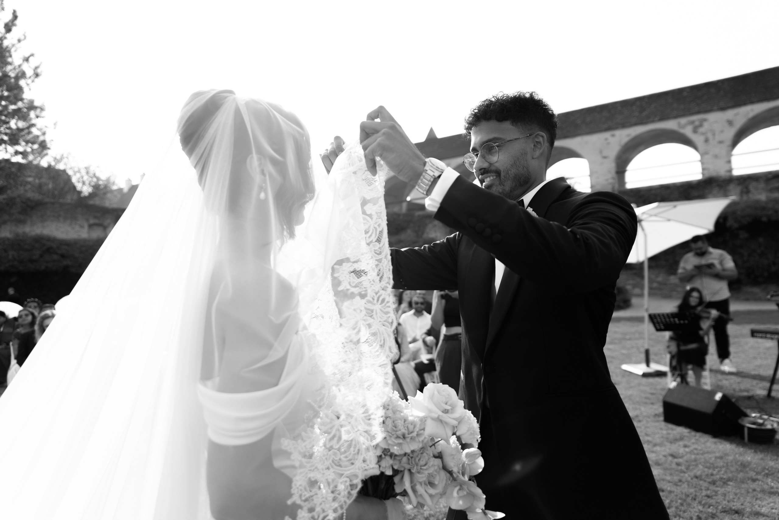 Elegant Castle Wedding in Austria | Alwin & Ruth’s Fairytale Celebration. Wedding photographer and videographer based in Timisoara, Romania