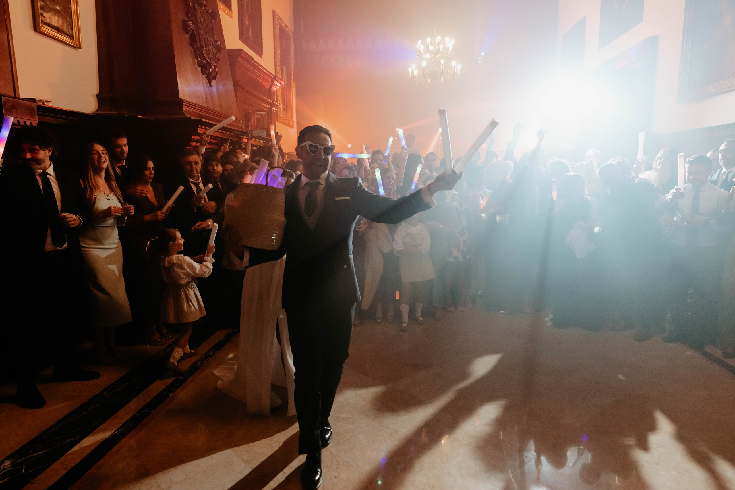 Fiesta de boda con luces y ambiente en Finca Torrefiel