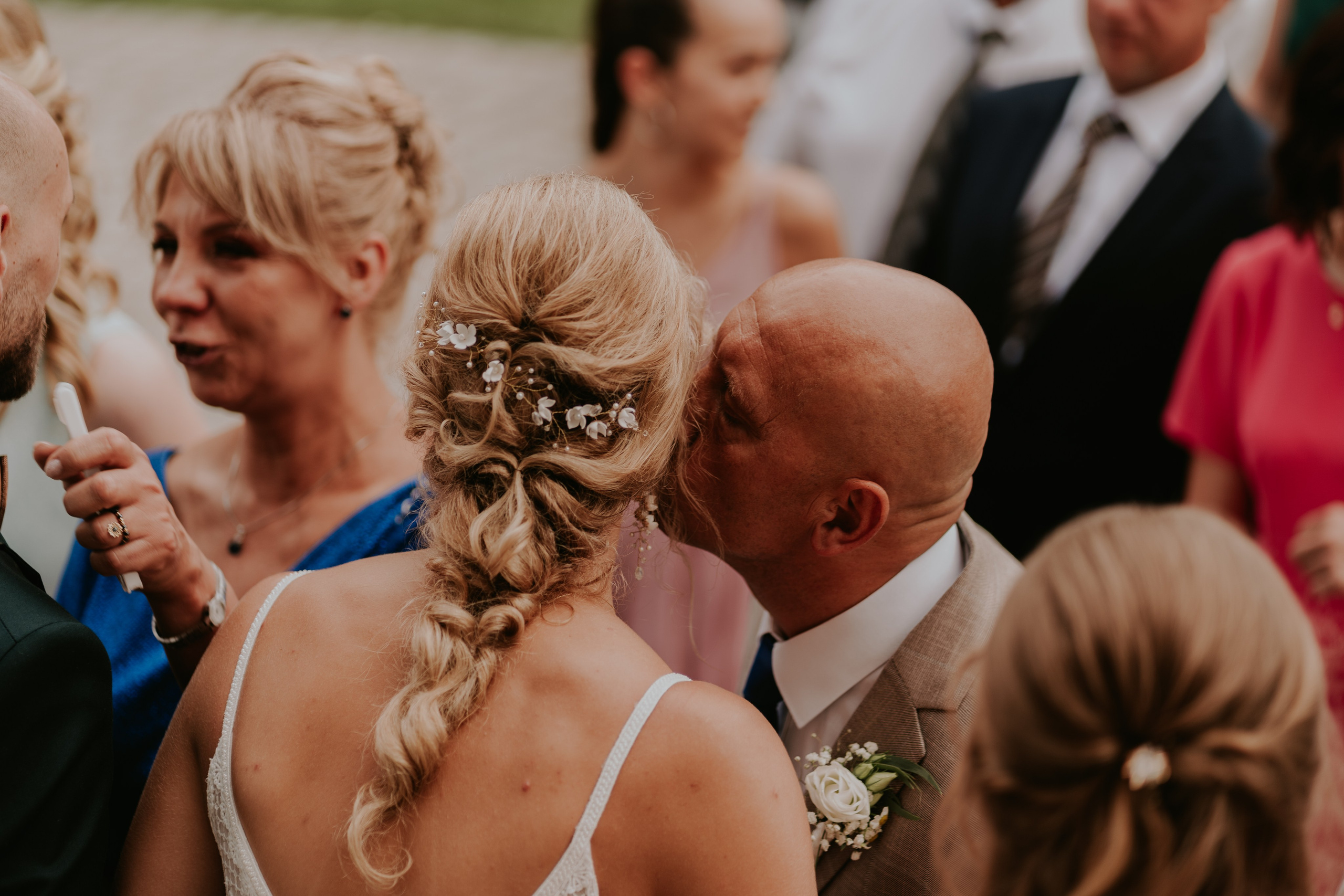 Dwór Wierzbno: plenerowy ślub pod wierzbą. Karkowskafoto - fotografia miłości