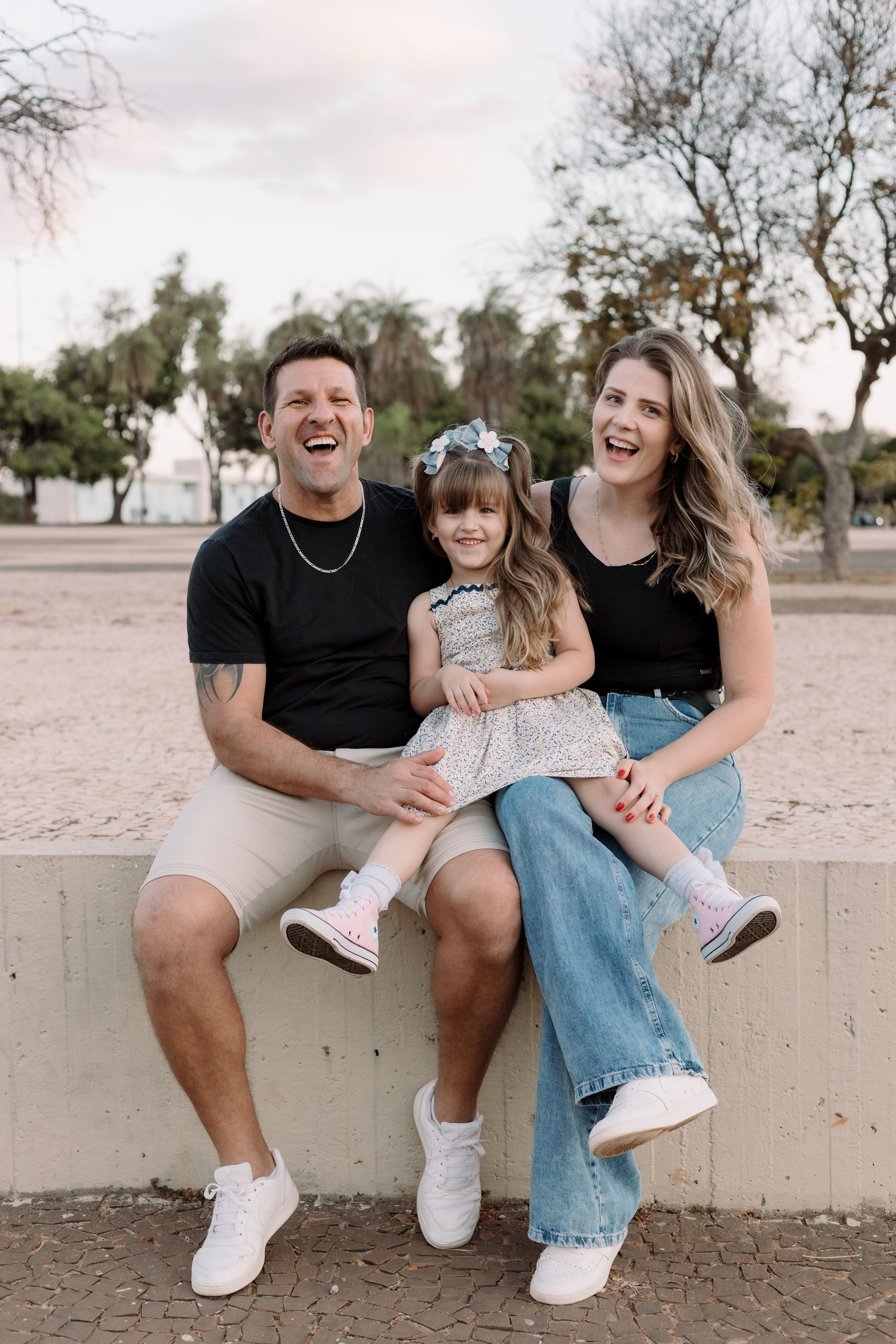 Ensaio família com brincadeiras ao ar livre