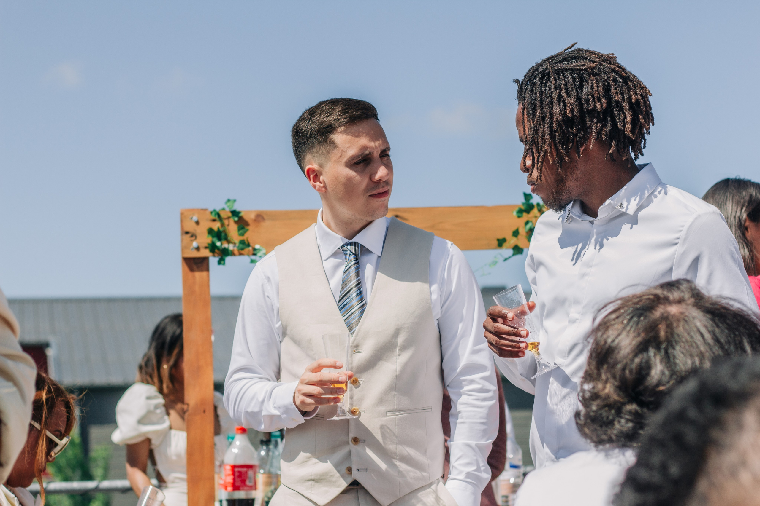 Mariage de Ny & Hasina vue la Loire. Photographe professionnelle à Poitiers, Tours et Châtellerault | Studio photo entre Poitiers et Tours – portraits, familles, entreprises, ma