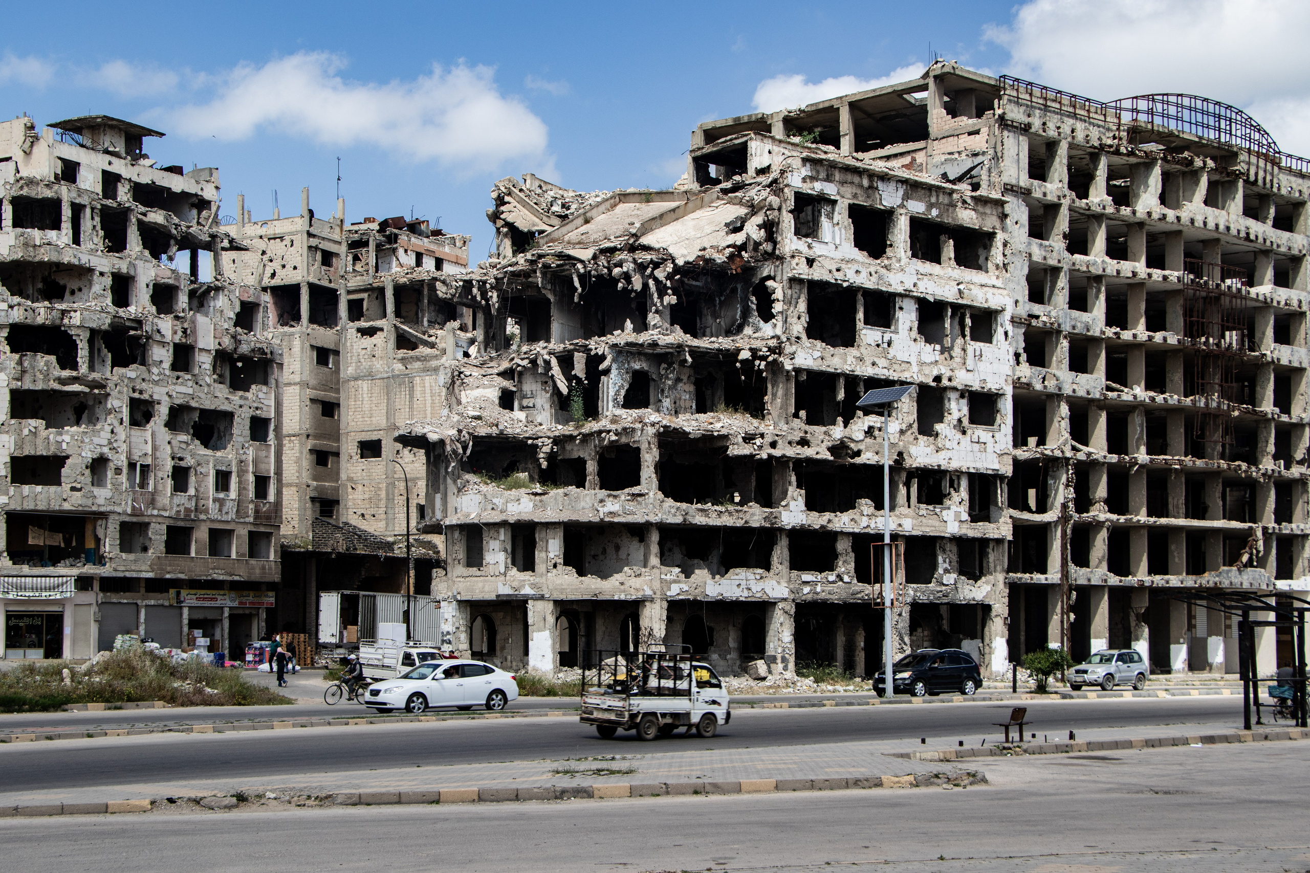 Destruction d’immeubles dans le centre-ville de Homs, témoignage des violences et des sièges qui ont ravagé la ville pendant les années de guerre en Syrie.