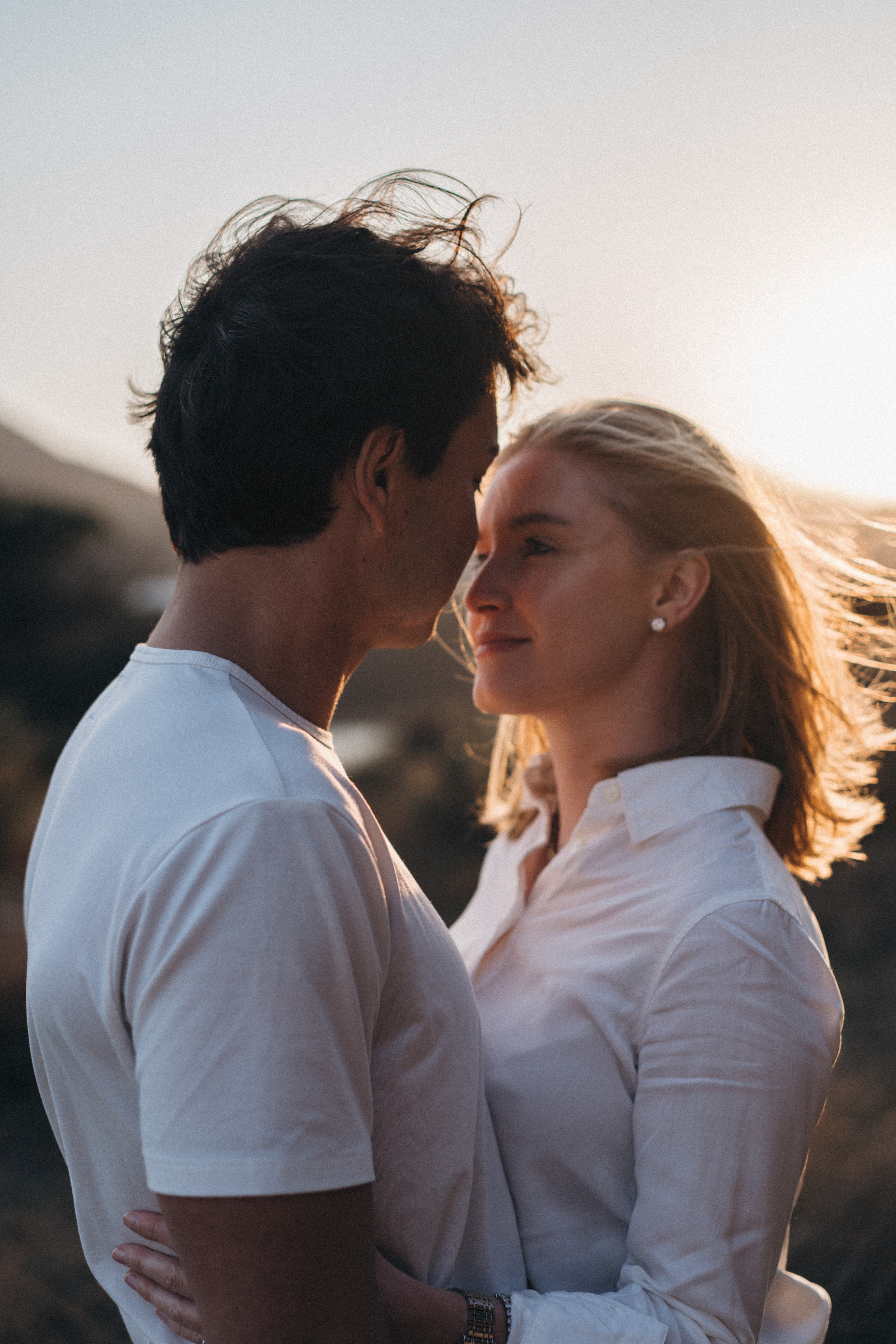 Golden Hour Romance: Hong Kong Mountain Field Engagement. Evgeniia Pavlova Photography