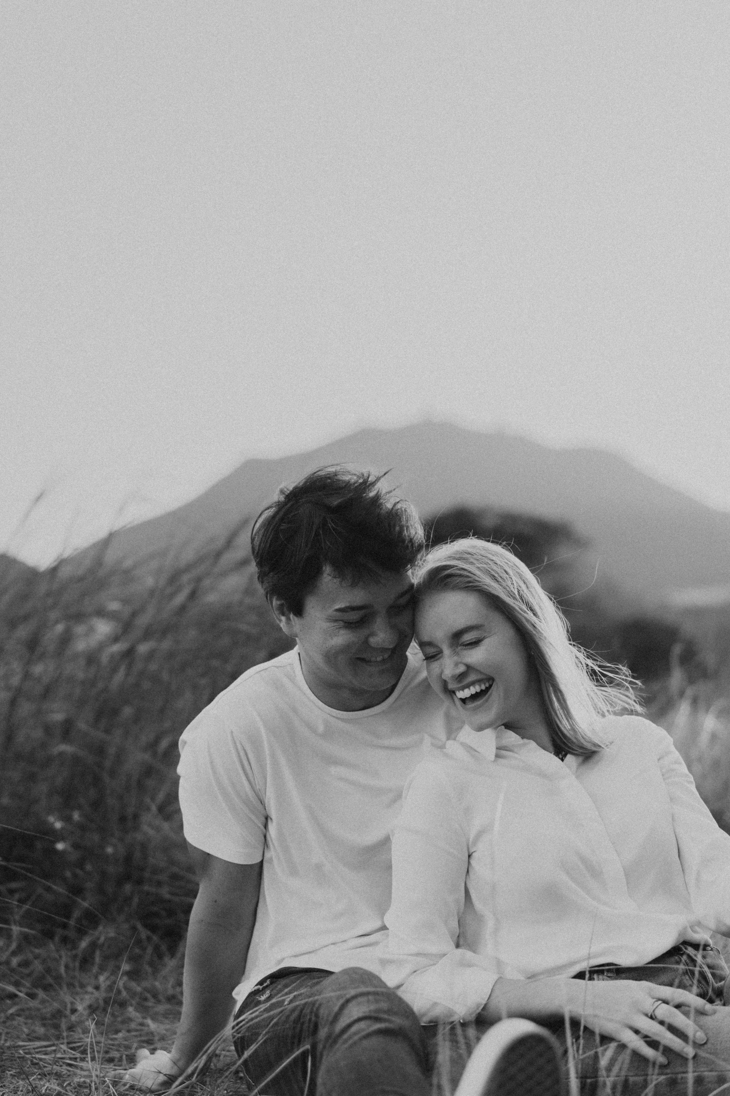 Golden Hour Romance: Hong Kong Mountain Field Engagement. Evgeniia Pavlova Photography