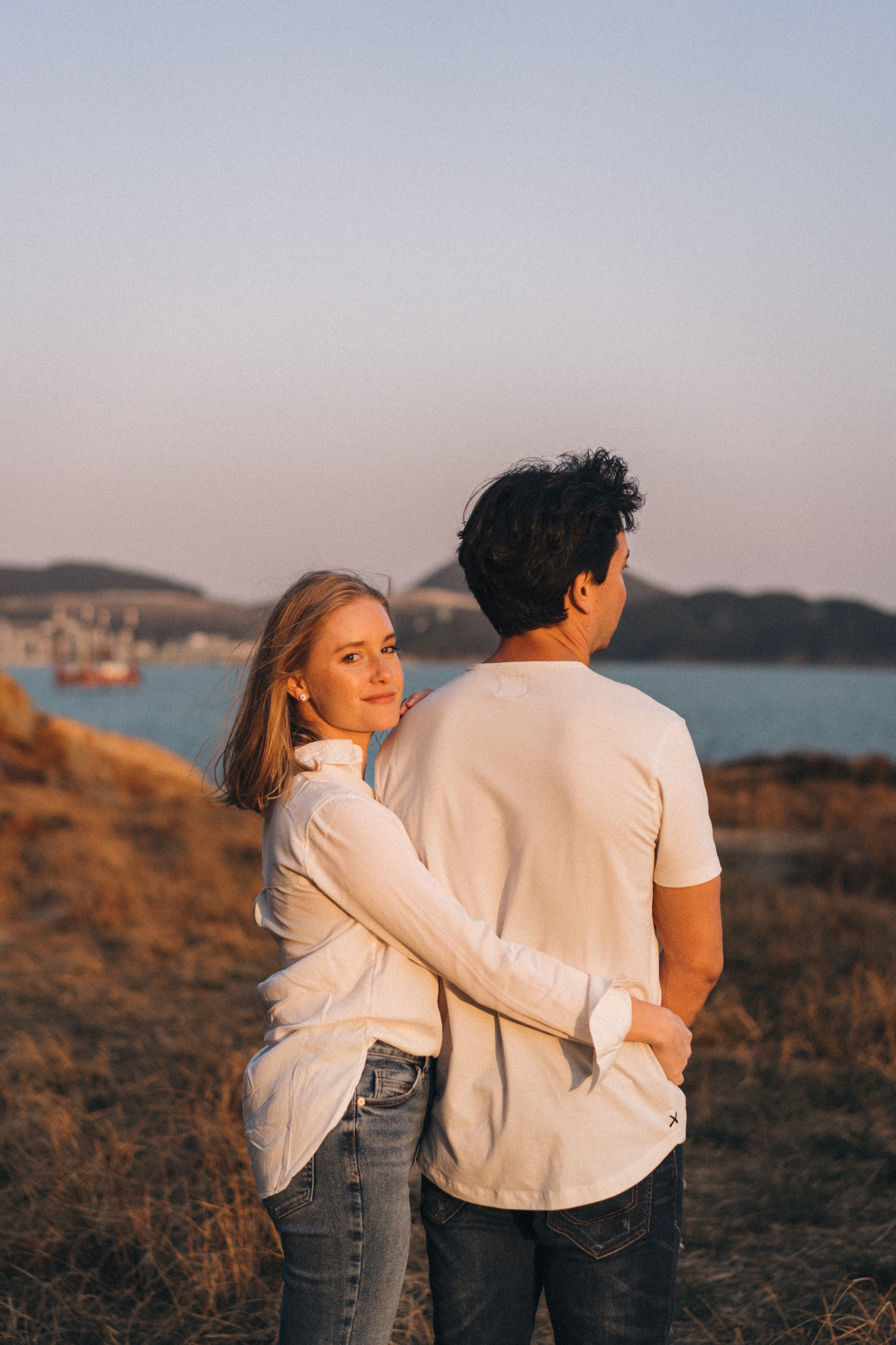Golden Hour Romance: Hong Kong Mountain Field Engagement. Evgeniia Pavlova Photography