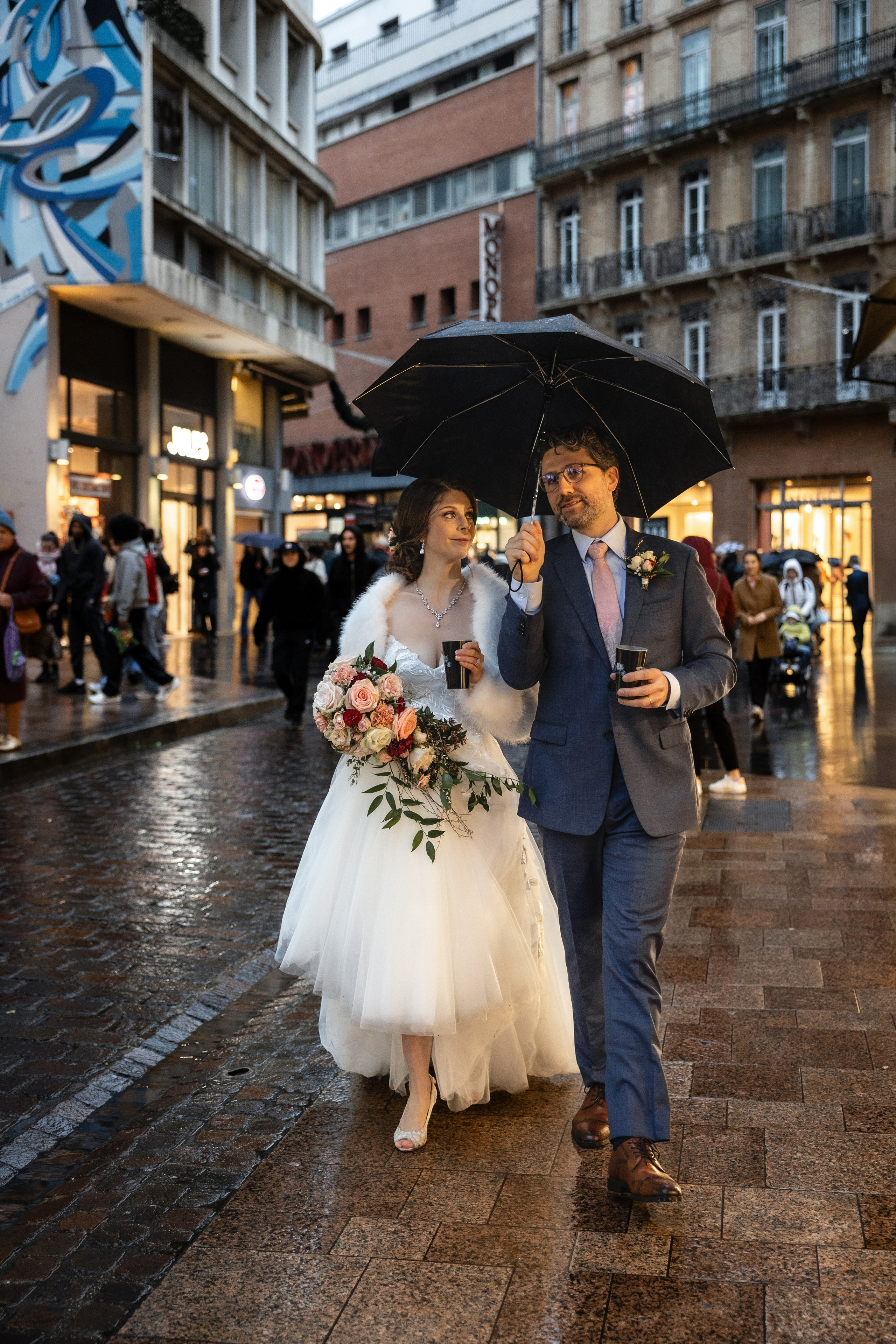 Mariage de Noël inoubliable à Toulouse, Capitole. Gillian & Scott. Eugénie Smirnova — photographe à Toulouse et dans le sud-ouest de la France