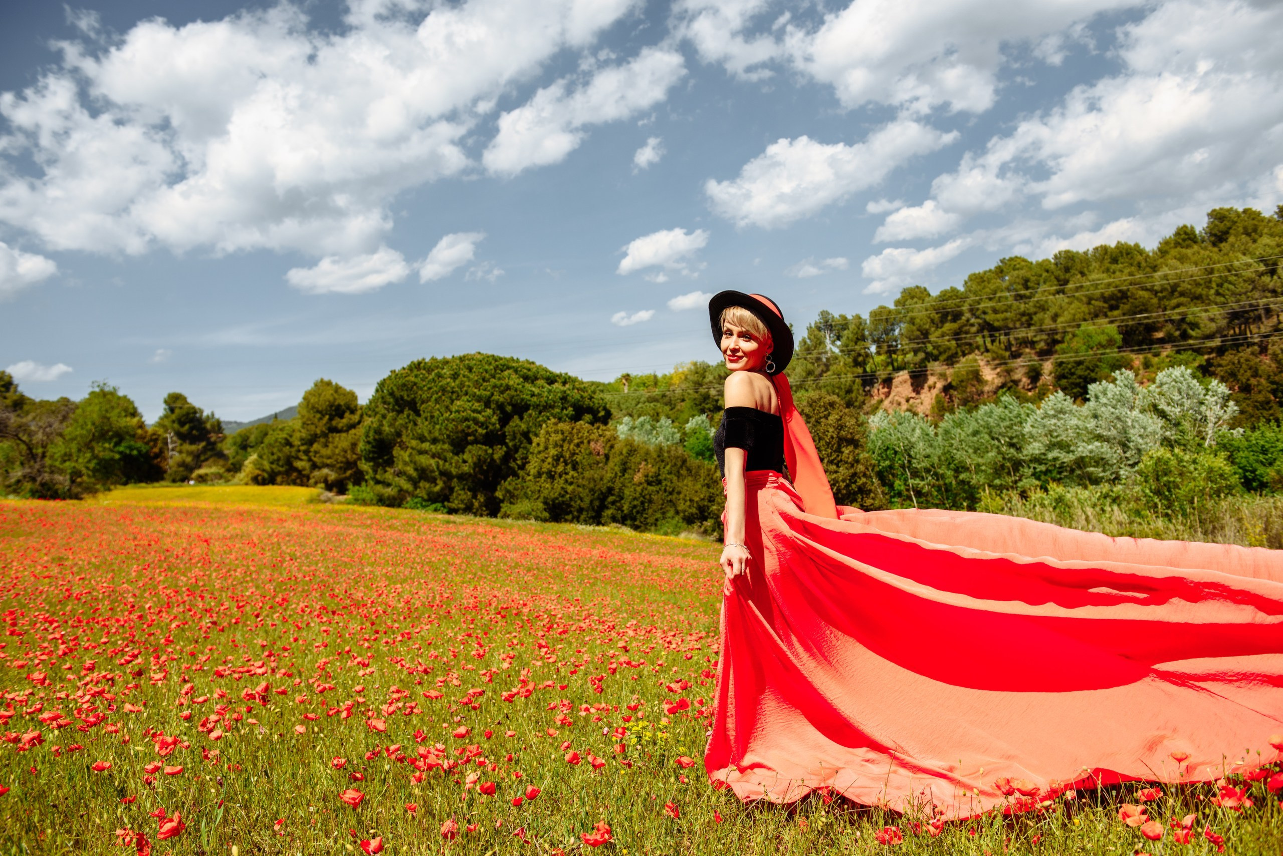 Olga Campos flores rojos. Фотограф Екатерина Гасанова — фотосессии в Барселоне